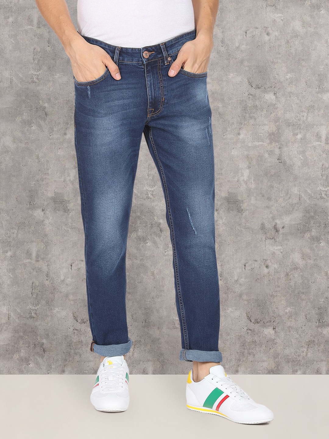 U.S. Polo Assn. Denim Co. Men Blue Slim Fit Low Distress Light Fade Stretchable Jeans
U.S. Polo Assn. Denim Co. Men Blue Slim Fit Low Distress Light Fade Stretchable Jeans