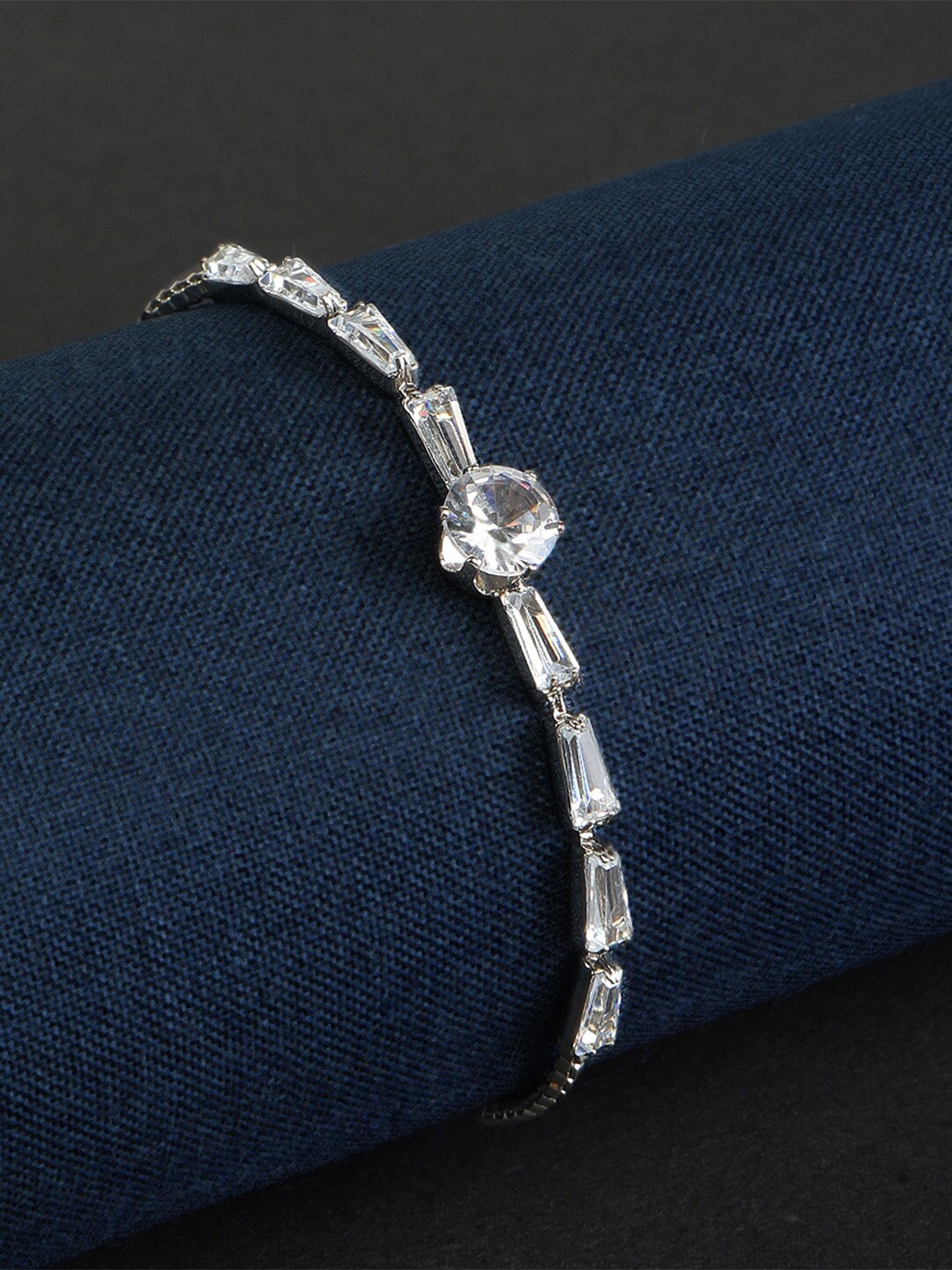 ZINU Women Silver-Toned & White Brass Cubic Zirconia Silver-Plated Wraparound Bracelet
ZINU Women Silver-Toned & White Brass Cubic Zirconia Silver-Plated Wraparound Bracelet