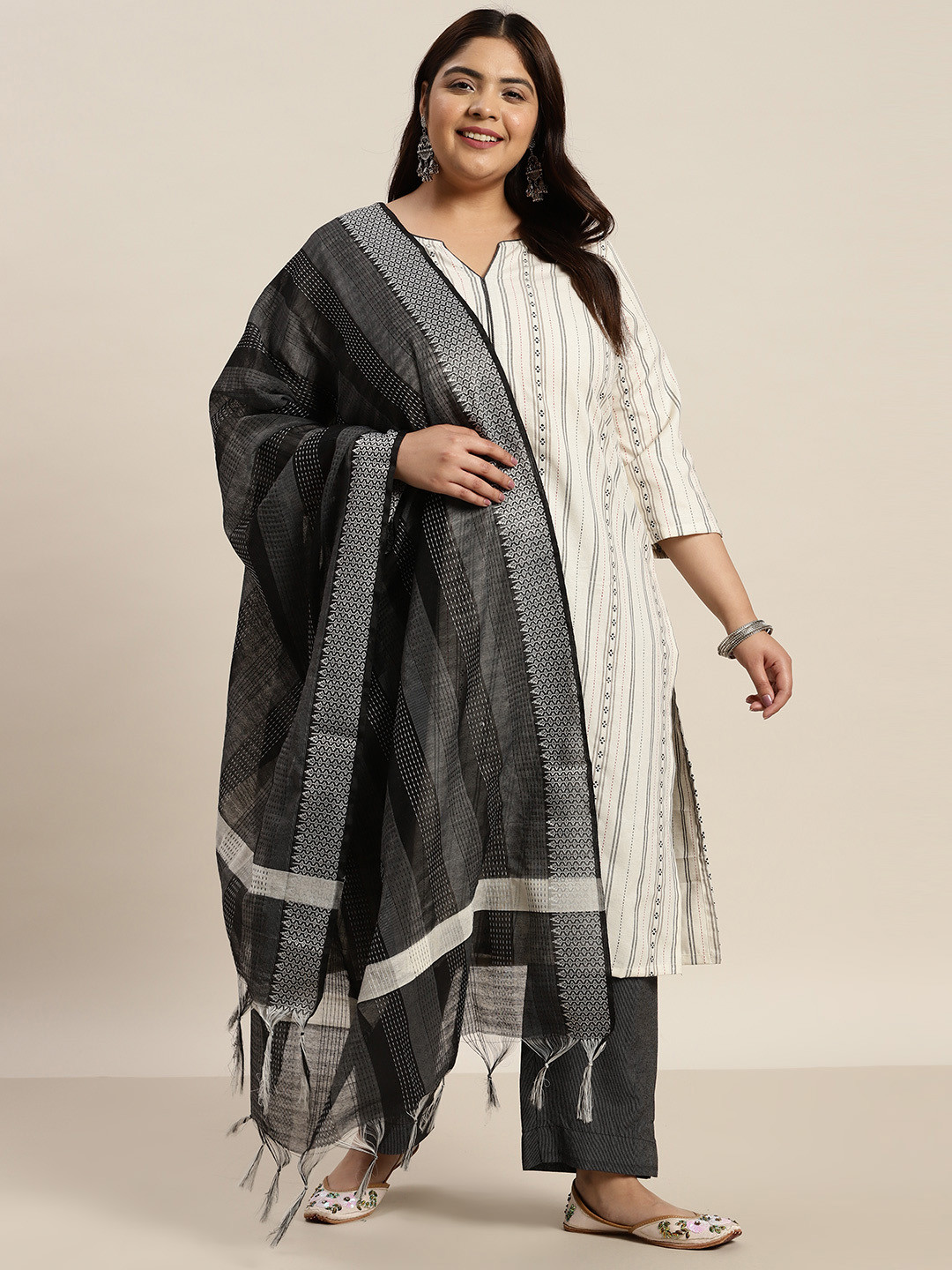 Sztori Plus Size Striped Woven Design Kurta with Trousers & Dupatta, Off white
Sztori Plus Size Striped Woven Design Kurta with Trousers & Dupatta, Off white