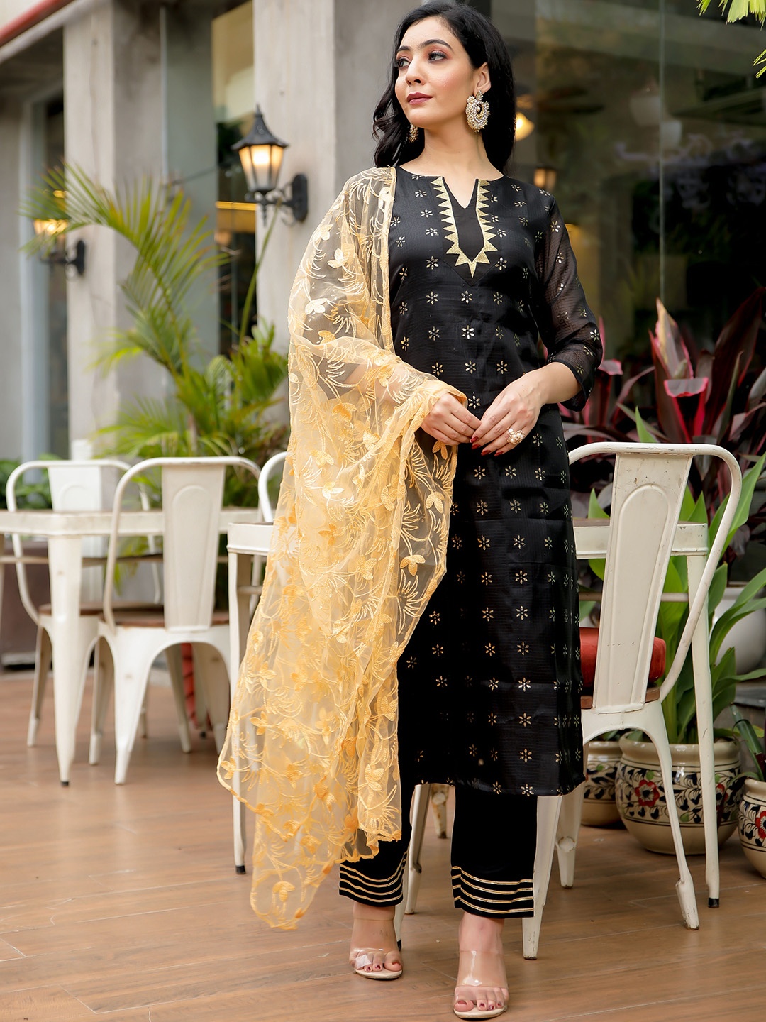 Indi INSIDE Women Black Floral Printed Gotta Patti Kurta with Trousers & With Dupatta
Indi INSIDE Women Black Floral Printed Gotta Patti Kurta with Trousers & With Dupatta