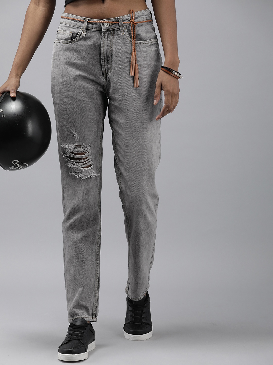 The Roadster Life Co. Women Mid-Rise Boyfriend Fit Mildly Distressed Heavy Fade Jeans, Grey
The Roadster Life Co. Women Mid-Rise Boyfriend Fit Mildly Distressed Heavy Fade Jeans, Grey