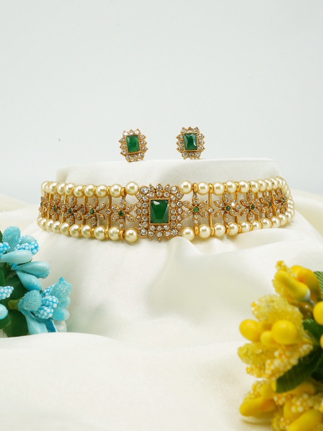GRIIHAM Sayara Collection Green & Gold-Plated CZ Stone-Studded & Beaded Jewellery Set
GRIIHAM Sayara Collection Green & Gold-Plated CZ Stone-Studded & Beaded Jewellery Set
