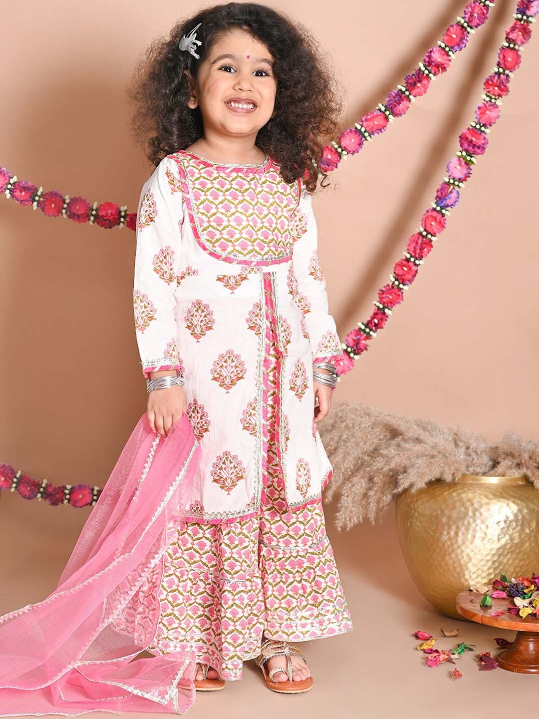 LIL PITAARA Girls White Floral Printed Gotta Patti Pure Cotton Kurta with Sharara & With Dupatta
LIL PITAARA Girls White Floral Printed Gotta Patti Pure Cotton Kurta with Sharara & With Dupatta