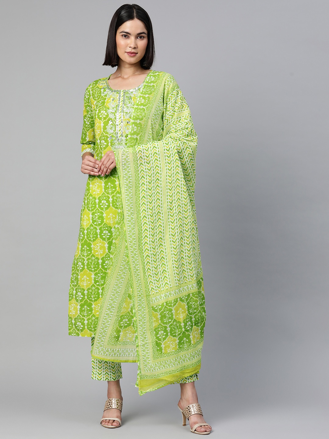 Readiprint Fashions Women Green Floral Embroidered Sequinned Pure Cotton Kurta with Trousers & With Dupatta
Readiprint Fashions Women Green Floral Embroidered Sequinned Pure Cotton Kurta with Trousers & With Dupatta