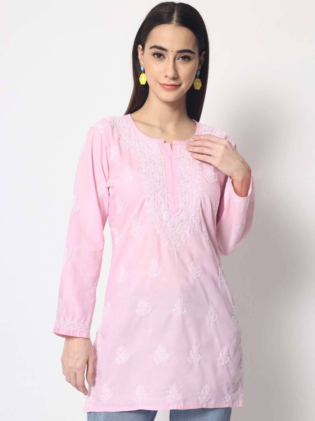 PARAMOUNT CHIKAN Pink & White Ethnic Motifs Embroidered Chikankari Pure Cotton Kurti
PARAMOUNT CHIKAN Pink & White Ethnic Motifs Embroidered Chikankari Pure Cotton Kurti