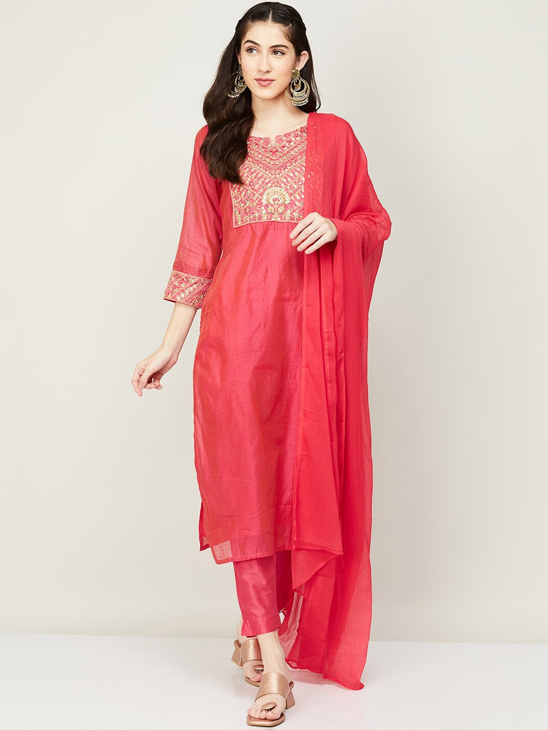 Melange by Lifestyle Women Pink Ethnic Motifs Embroidered Mirror Work Kurta with Trousers & With Dupatta
Melange by Lifestyle Women Pink Ethnic Motifs Embroidered Mirror Work Kurta with Trousers & With Dupatta