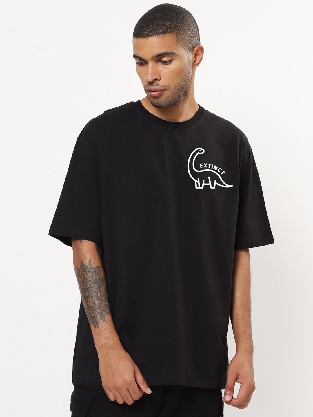 Mad Over Print Men Black Typography Printed Drop-Shoulder Sleeves Oversized Cotton T-shirt
Mad Over Print Men Black Typography Printed Drop-Shoulder Sleeves Oversized Cotton T-shirt