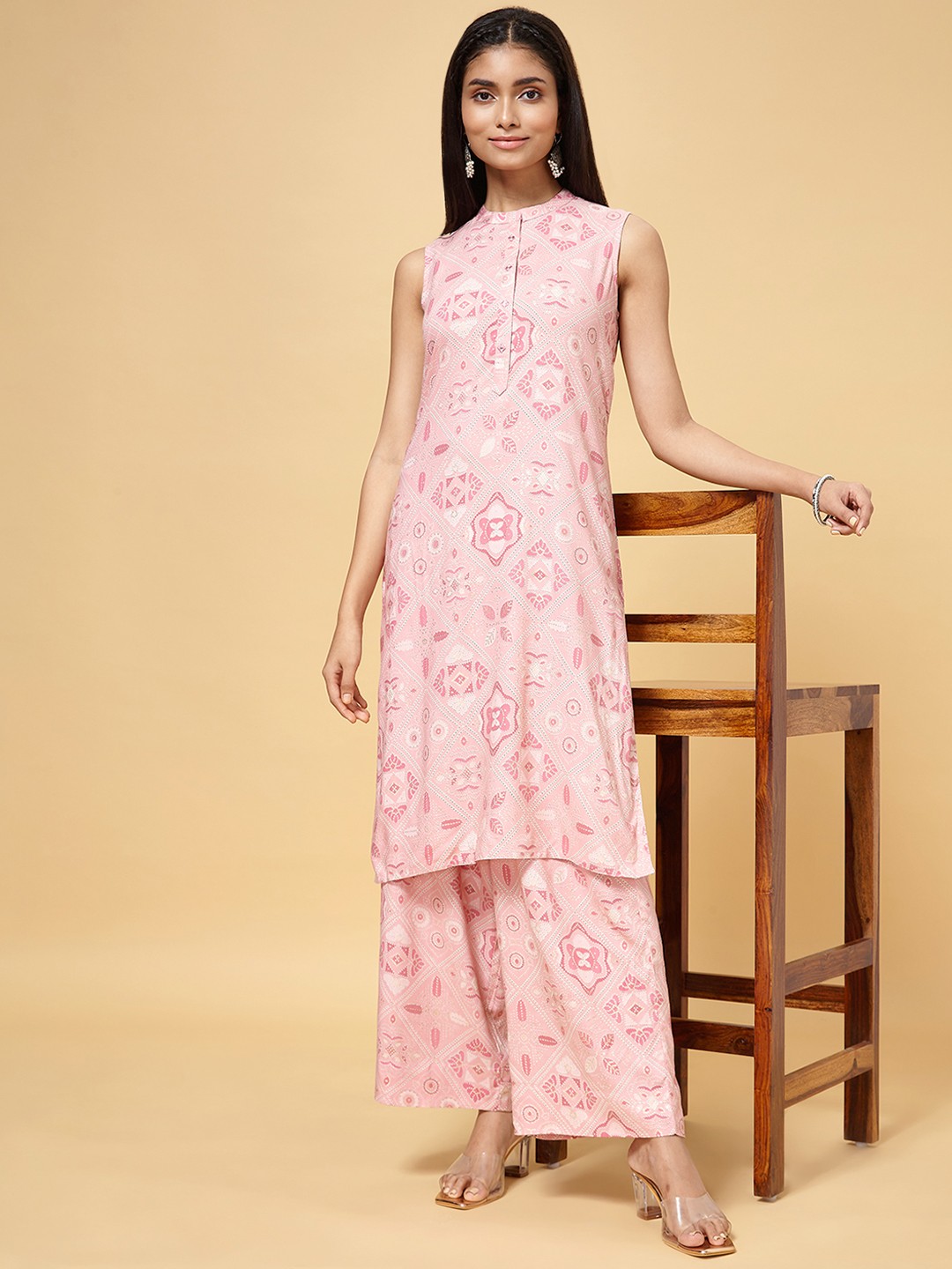 RANGMANCH BY PANTALOONS Floral Printed Band Collar Straight Kurta with Trousers, Pink
RANGMANCH BY PANTALOONS Floral Printed Band Collar Straight Kurta with Trousers, Pink