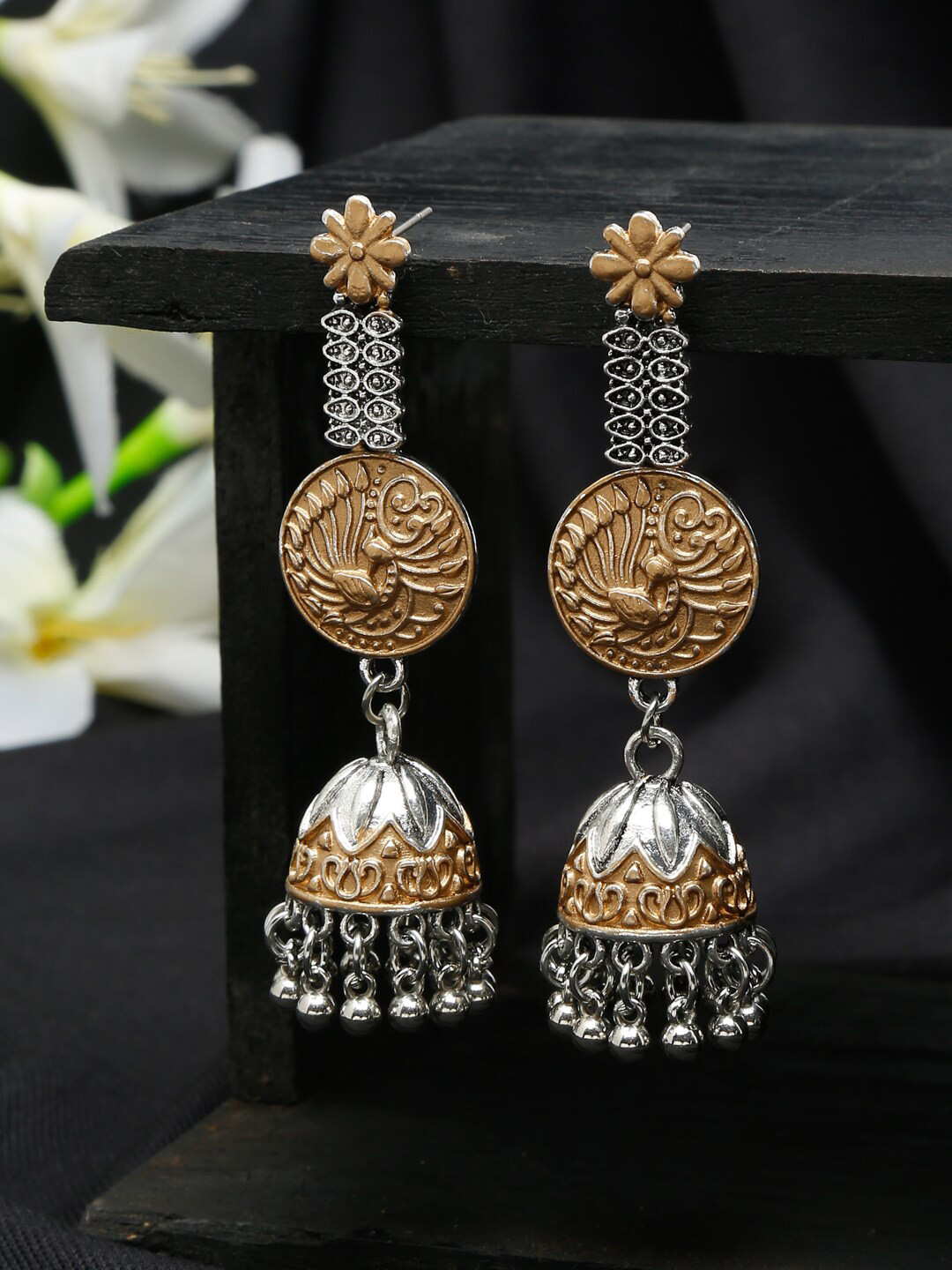 YouBella Women Oxidixed Silver Gunmetal-Toned & Gold-Toned Dome Shaped Jhumkas Earrings, Metallic
YouBella Women Oxidixed Silver Gunmetal-Toned & Gold-Toned Dome Shaped Jhumkas Earrings, Metallic