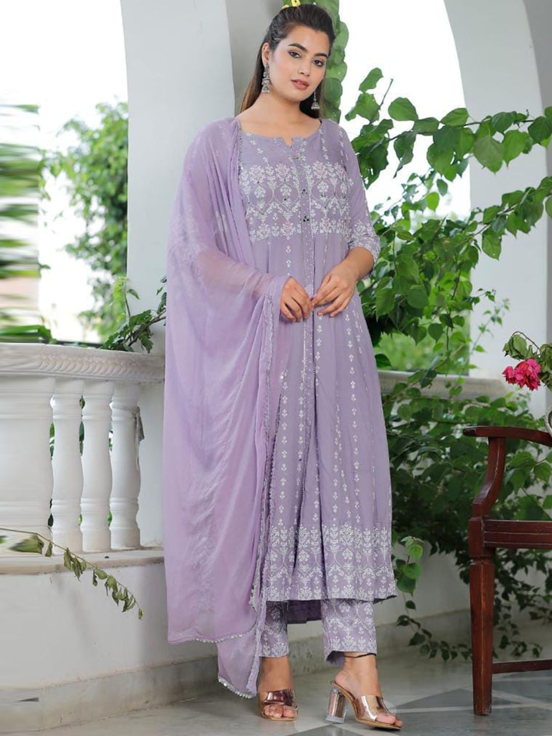 SINGNI Women Lavender Floral Printed Thread Work Kurta with Trousers & Dupatta
SINGNI Women Lavender Floral Printed Thread Work Kurta with Trousers & Dupatta