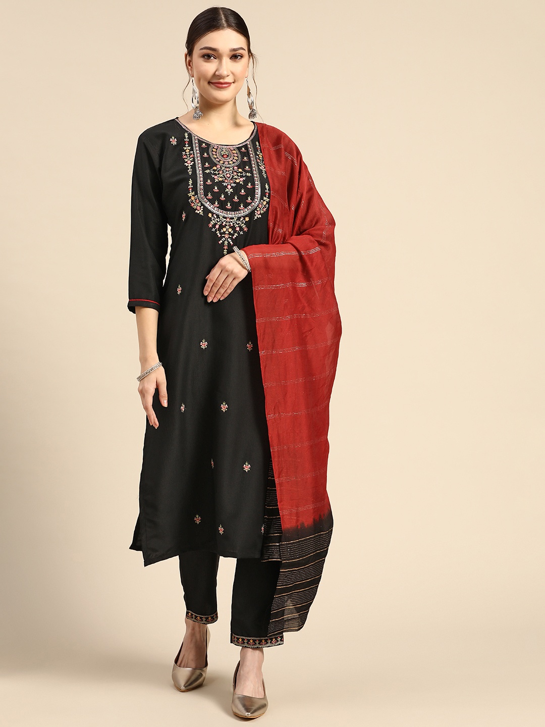Sangria Women Black Ethnic Motifs Embroidered Pure Cotton Kurta with Trousers & With Dupatta
Sangria Women Black Ethnic Motifs Embroidered Pure Cotton Kurta with Trousers & With Dupatta