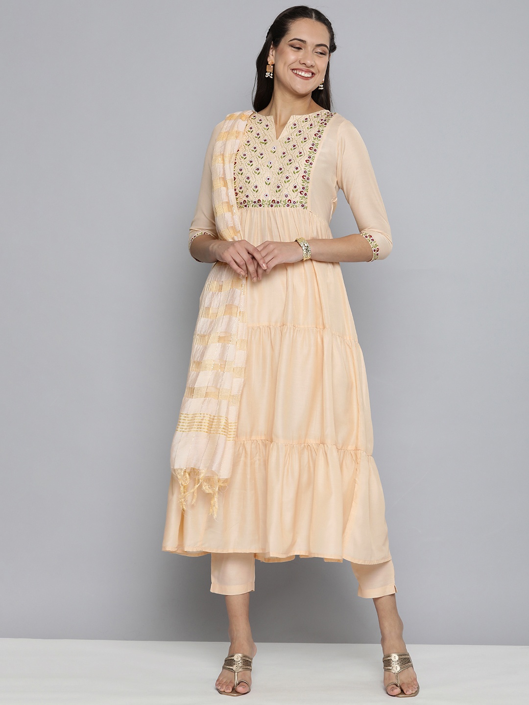 HERE&NOW Women Cream-Coloured Floral Embroidered Kurta with Trousers & With Dupatta
HERE&NOW Women Cream-Coloured Floral Embroidered Kurta with Trousers & With Dupatta