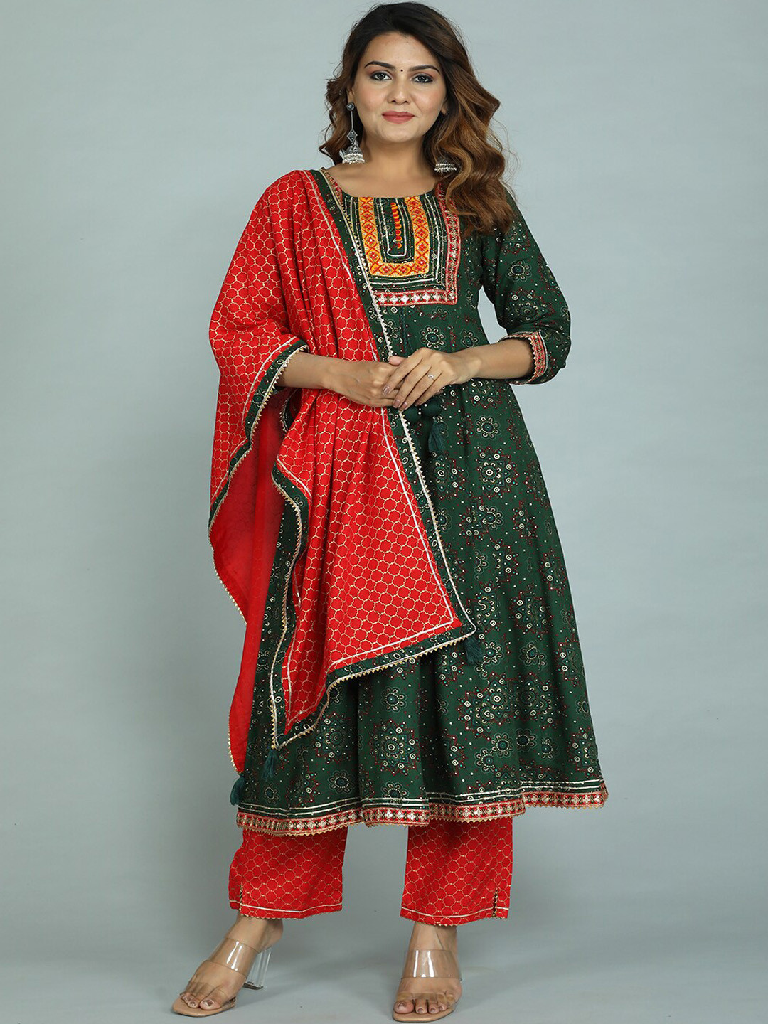 gvs shoppe Women Green Ethnic Motifs Printed Sequinned Kurta with Trousers & Dupatta
gvs shoppe Women Green Ethnic Motifs Printed Sequinned Kurta with Trousers & Dupatta