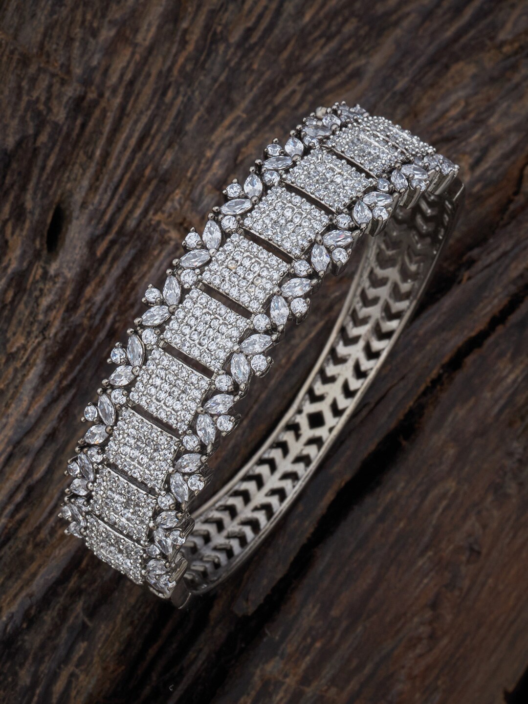 Kushals Fashion Jewellery Women Silver-Toned & White Rhodium-Plated Kada Bracelet
Kushals Fashion Jewellery Women Silver-Toned & White Rhodium-Plated Kada Bracelet