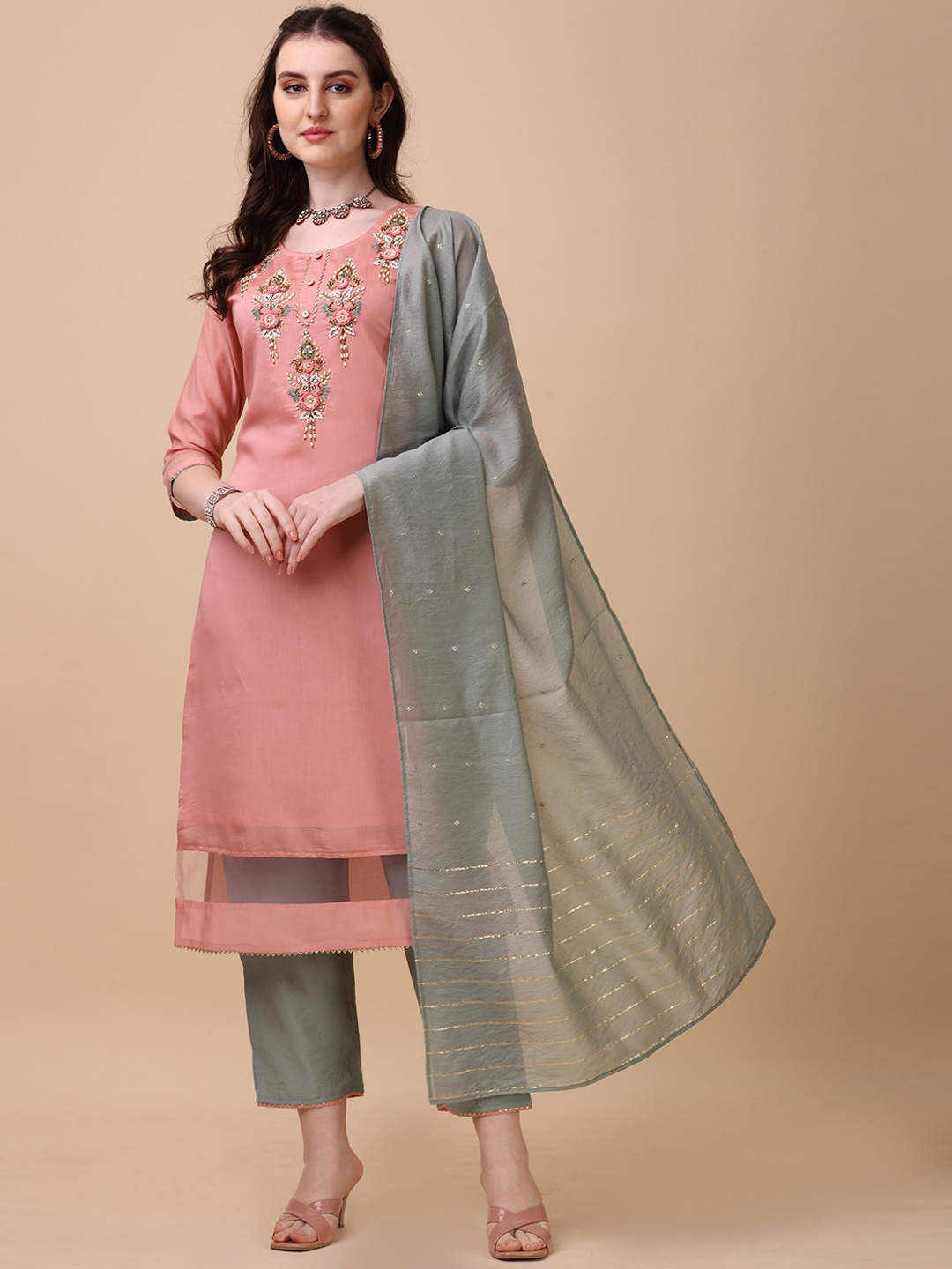 Berrylicious Women Pink Floral Embroidered Beads and Stones Chanderi Cotton Kurta with Trousers & With
Berrylicious Women Pink Floral Embroidered Beads and Stones Chanderi Cotton Kurta with Trousers & With