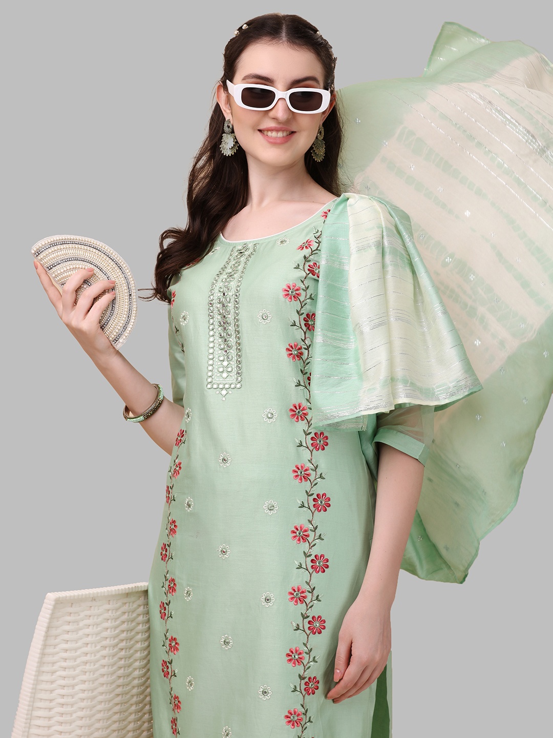 Berrylicious Women Green Floral Embroidered Thread Work Pure Cotton Kurta with Trousers & With Dupatta
Berrylicious Women Green Floral Embroidered Thread Work Pure Cotton Kurta with Trousers & With Dupatta