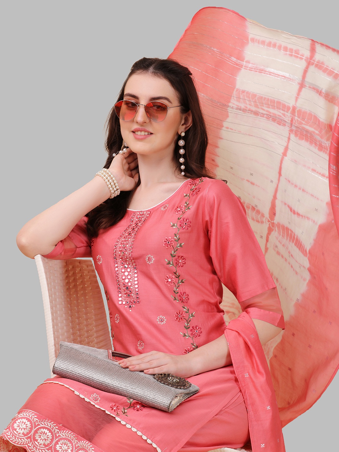 Berrylicious Women Pink Floral Embroidered Mirror Work Pure Cotton Kurta with Trousers & With Dupatta
Berrylicious Women Pink Floral Embroidered Mirror Work Pure Cotton Kurta with Trousers & With Dupatta