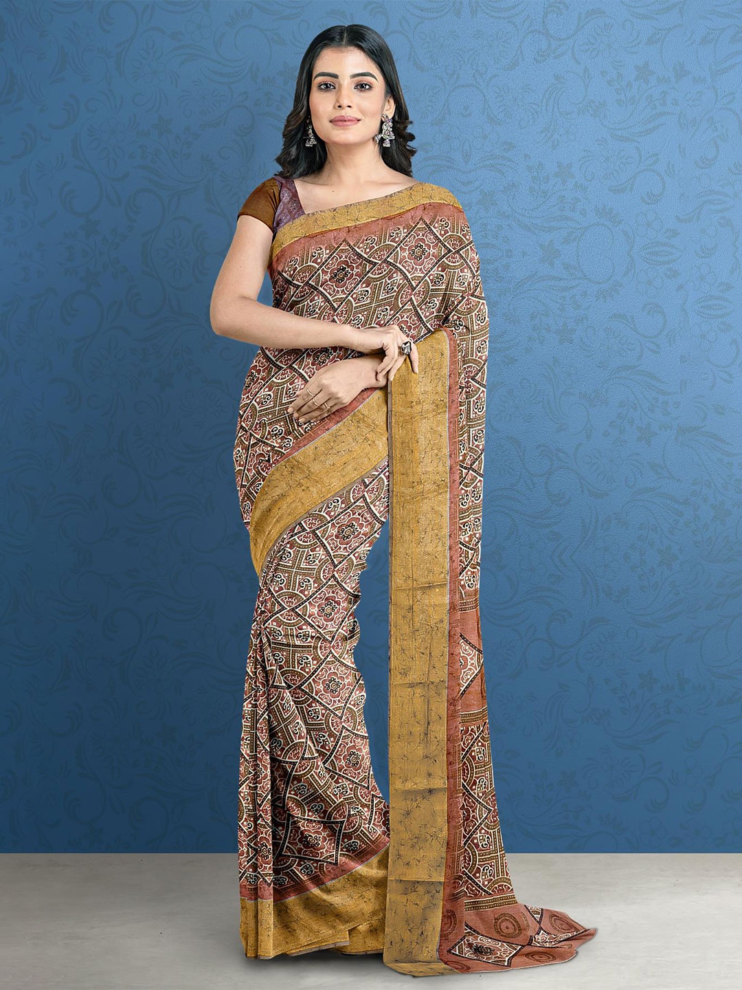 Kalamandir Brown & Off White Printed Floral Saree