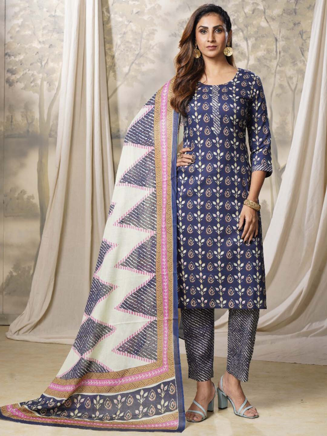 Yufta Women Navy Blue Ethnic Motifs Printed Pure Cotton Kurta with Trousers & With Dupatta
Yufta Women Navy Blue Ethnic Motifs Printed Pure Cotton Kurta with Trousers & With Dupatta