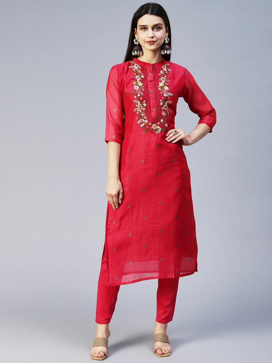 FASHOR Women Pink Floral Embroidered Thread Work Chanderi Silk Kurta With Trousers
FASHOR Women Pink Floral Embroidered Thread Work Chanderi Silk Kurta With Trousers