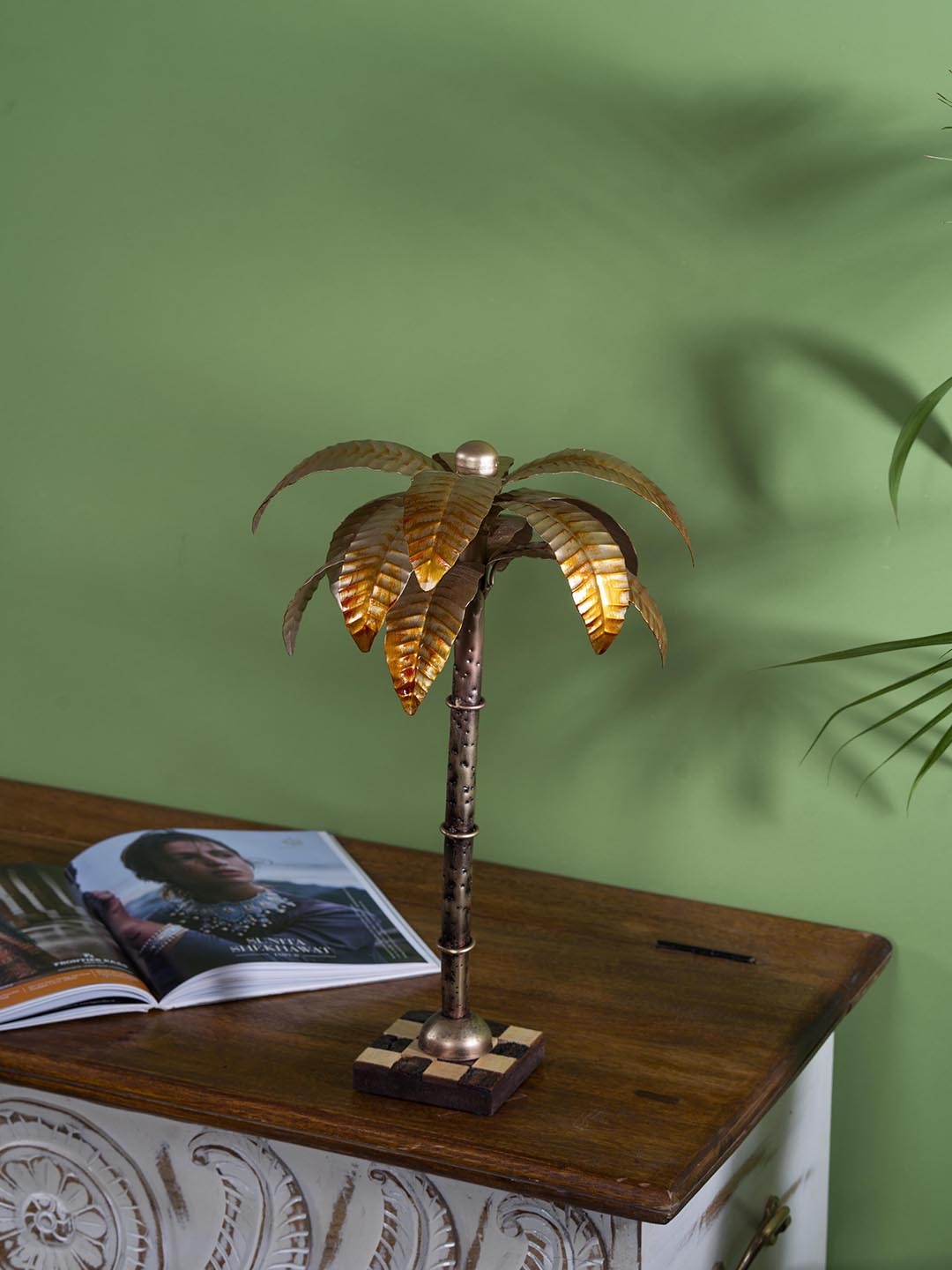 vedas T-Dates Metallic-Toned Palm Metal Table Decor