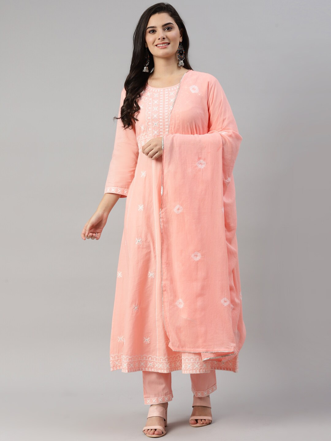 MAAND Women Peach-Coloured Ethnic Motifs Embroidered Panelled Kurta with Trousers & With Dupatta
MAAND Women Peach-Coloured Ethnic Motifs Embroidered Panelled Kurta with Trousers & With Dupatta