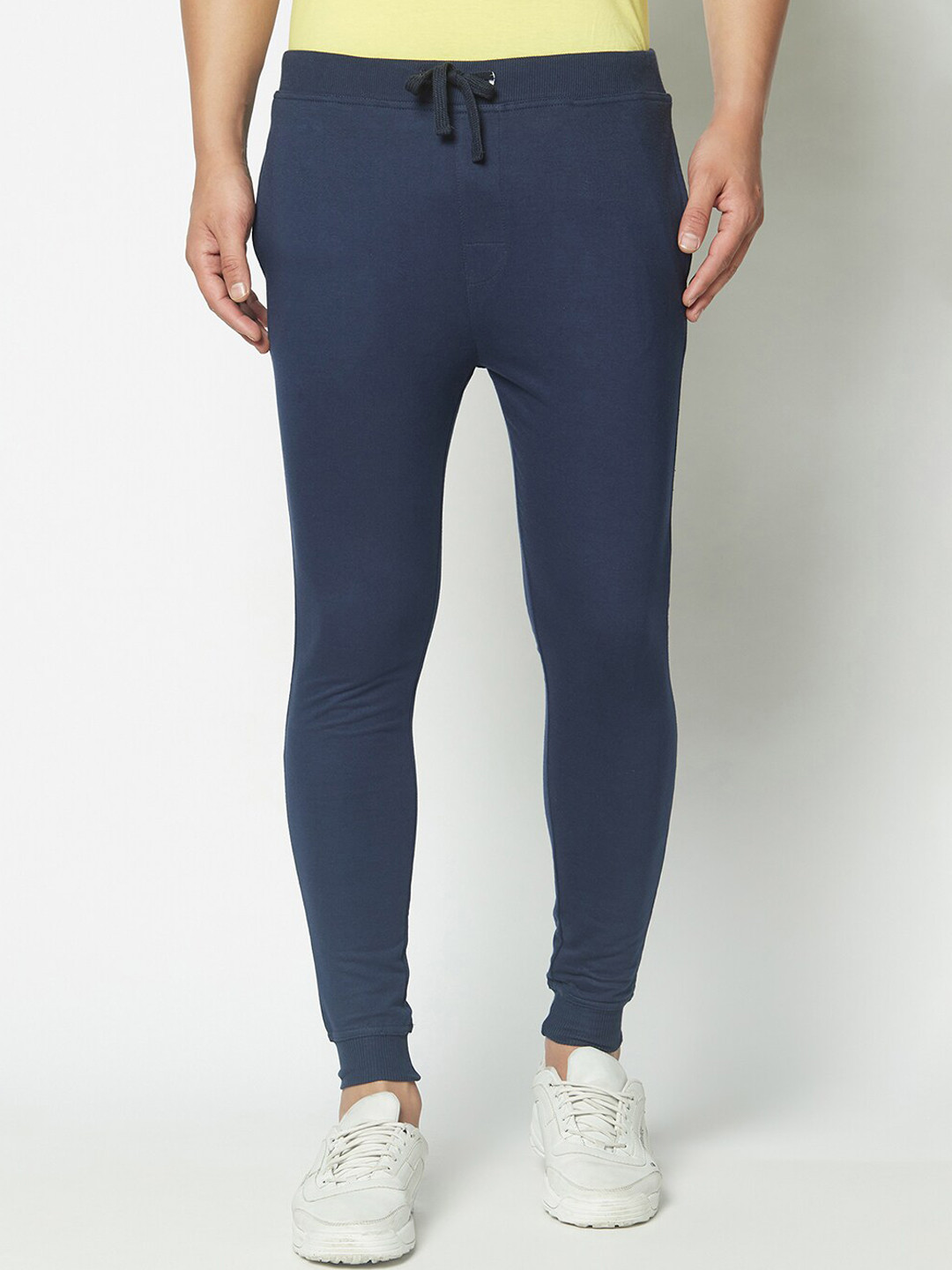 THE DAILY OUTFITS Men Navy Blue Solid Cotton Straight-Fit Joggers 
THE DAILY OUTFITS Men Navy Blue Solid Cotton Straight-Fit Joggers