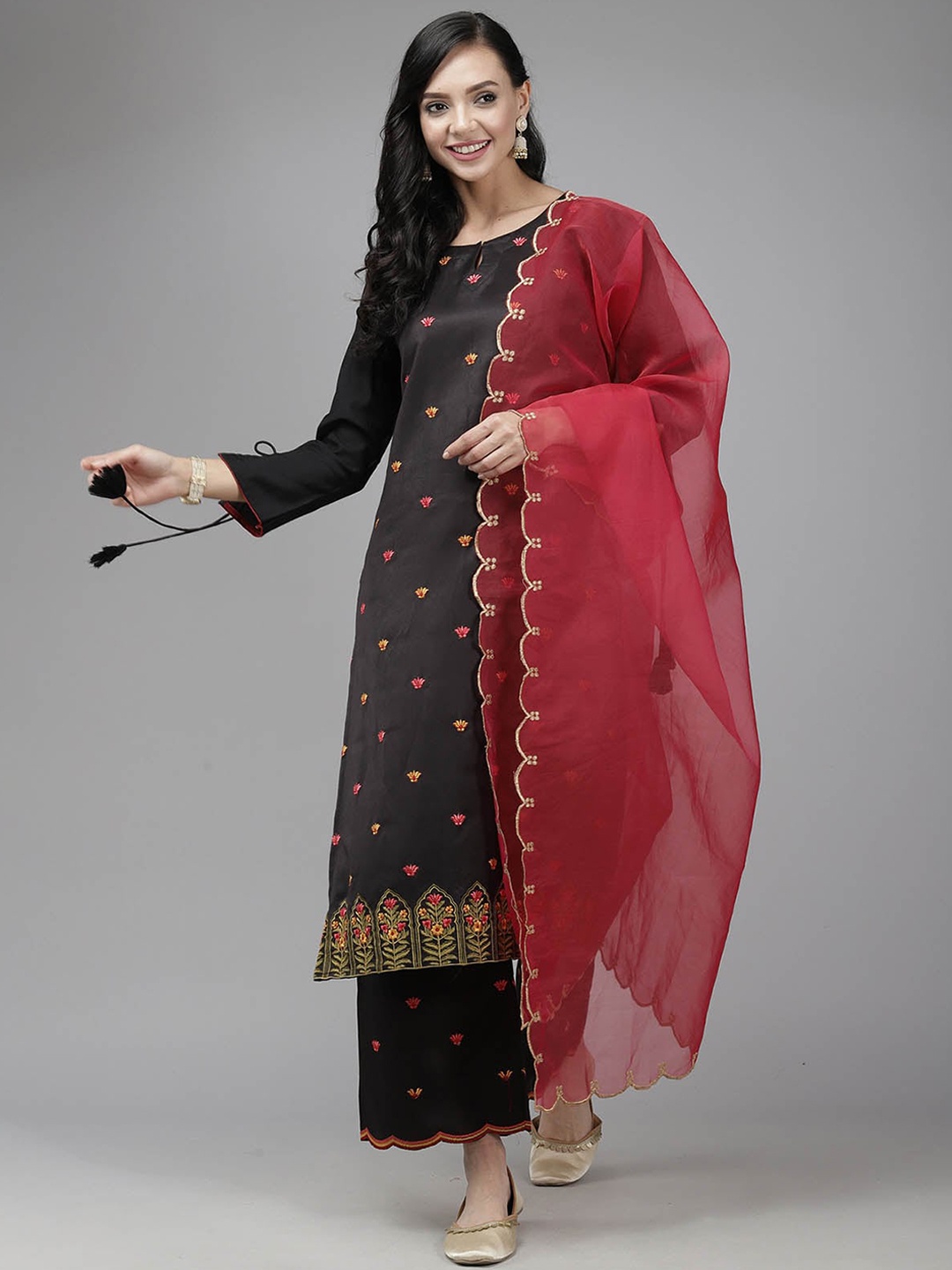 ODETTE Women Black Ethnic Motifs Embroidered Thread Work Kurta with Palazzos & With Dupatta
ODETTE Women Black Ethnic Motifs Embroidered Thread Work Kurta with Palazzos & With Dupatta