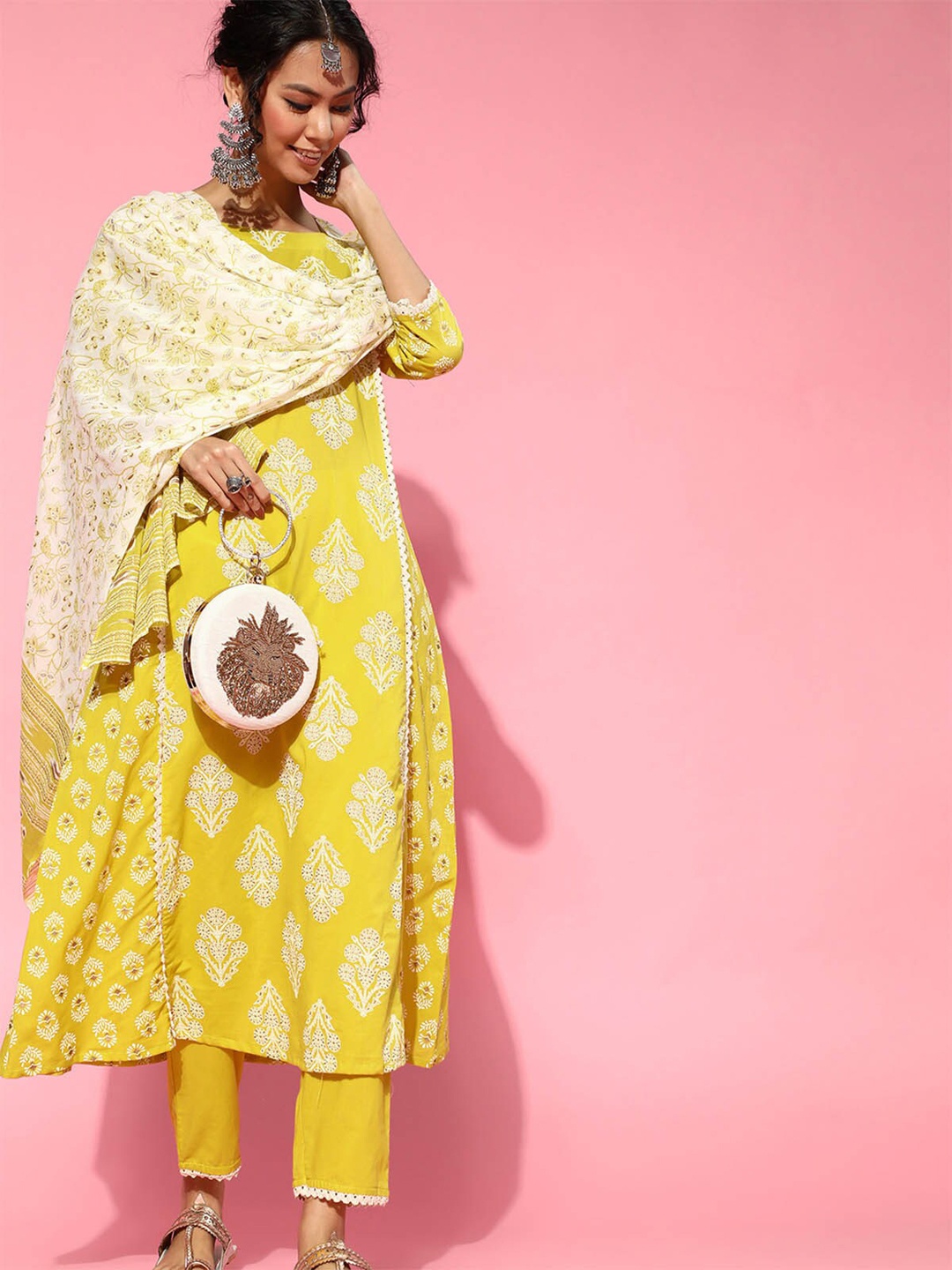 ODETTE Women Yellow Floral Printed Panelled Patchwork Kurta with Trousers & With Dupatta
ODETTE Women Yellow Floral Printed Panelled Patchwork Kurta with Trousers & With Dupatta