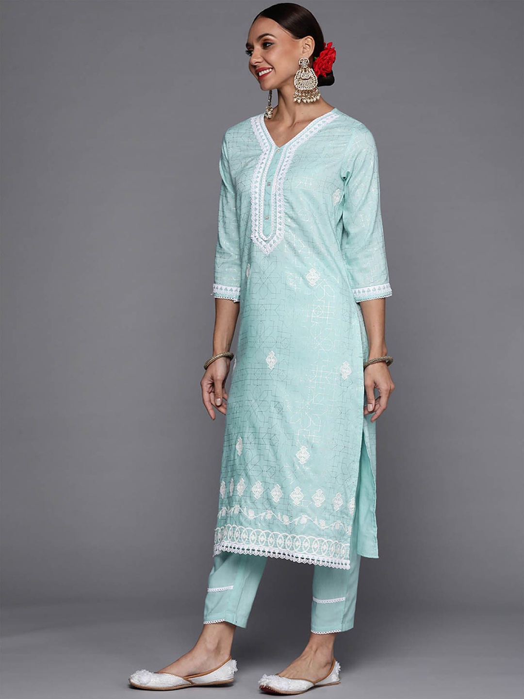 ODETTE Women Blue Ethnic Motifs Printed Patchwork Kurta with Trousers & With Dupatta
ODETTE Women Blue Ethnic Motifs Printed Patchwork Kurta with Trousers & With Dupatta