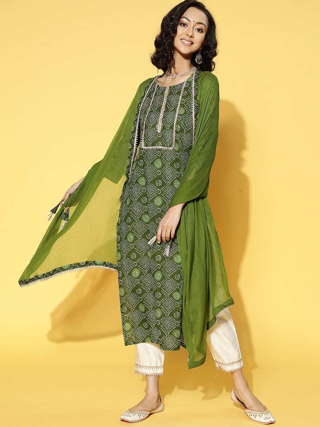 ODETTE Women Green Ethnic Motifs Printed Gotta Patti Pure Cotton Kurta with Palazzos & With Dupatta
ODETTE Women Green Ethnic Motifs Printed Gotta Patti Pure Cotton Kurta with Palazzos & With Dupatta