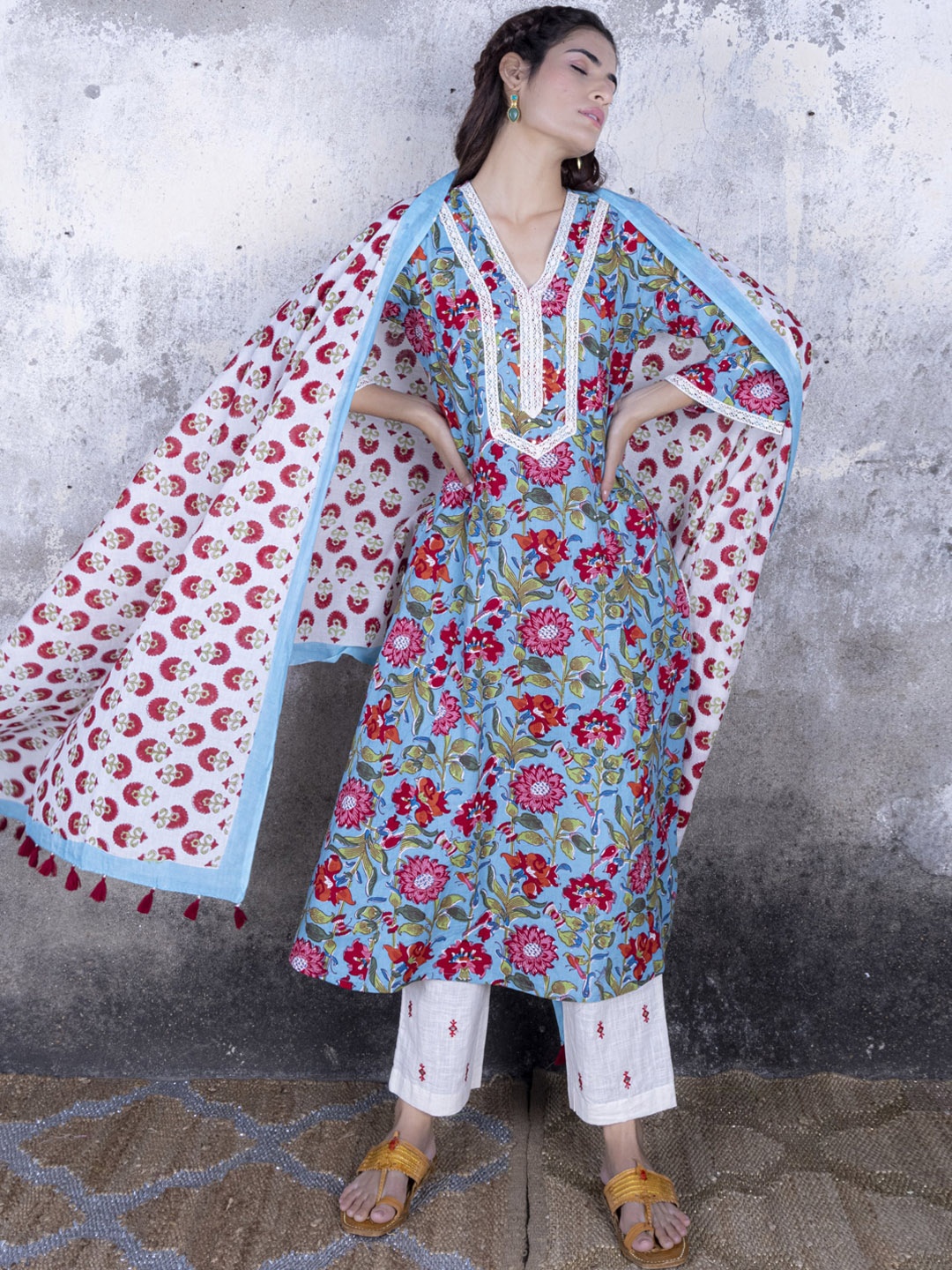 Sakhi Jaipur Women Blue Floral Printed Pure Cotton Kurta with Trousers & With Dupatta
Sakhi Jaipur Women Blue Floral Printed Pure Cotton Kurta with Trousers & With Dupatta