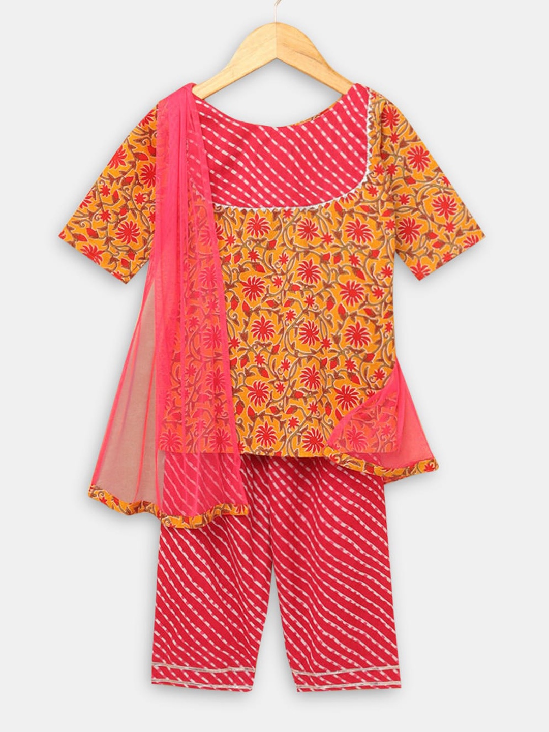 Hopscotch Girls Pink Leheriya Printed Pure Cotton Kurta With Trousers & With Dupatta
Hopscotch Girls Pink Leheriya Printed Pure Cotton Kurta With Trousers & With Dupatta