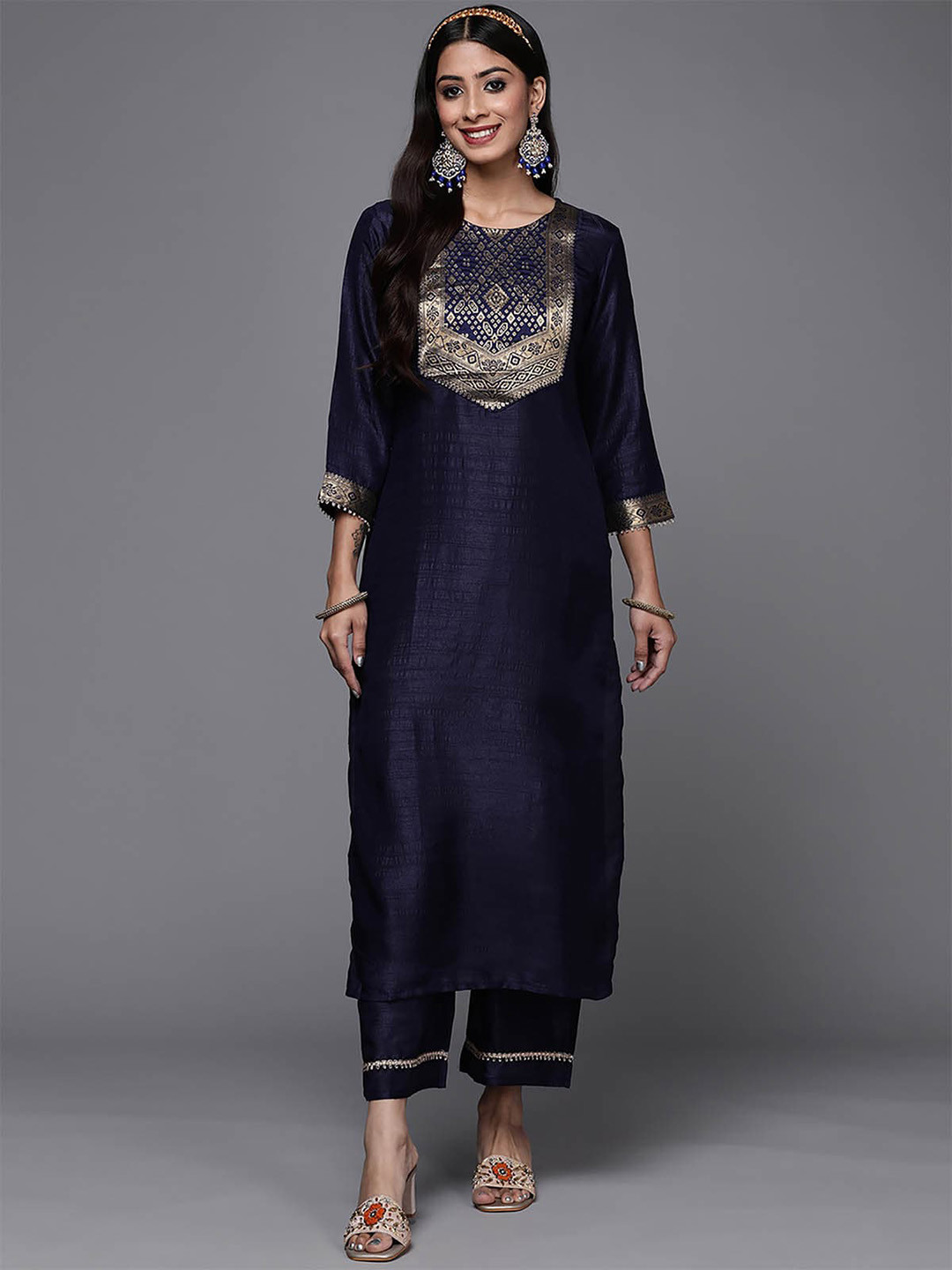 ODETTE Women Navy Blue Kurta with Trousers
ODETTE Women Navy Blue Kurta with Trousers