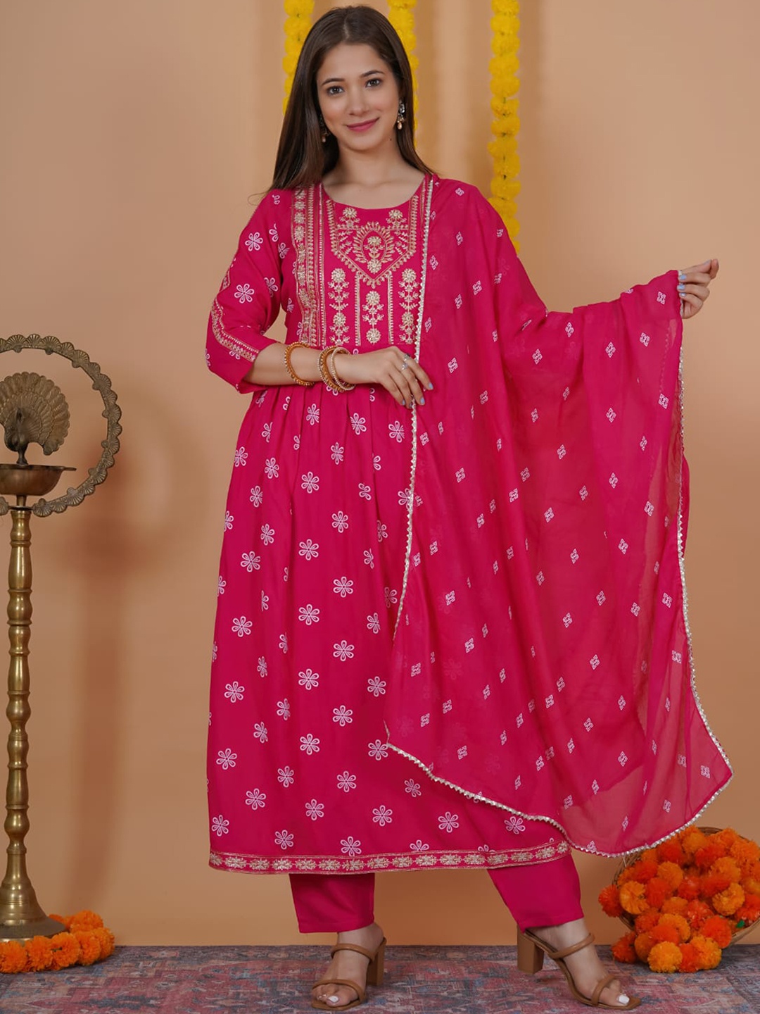 misbis Women Pink Ethnic Motifs Printed Thread Work Kurta with Palazzos & With Dupatta
misbis Women Pink Ethnic Motifs Printed Thread Work Kurta with Palazzos & With Dupatta