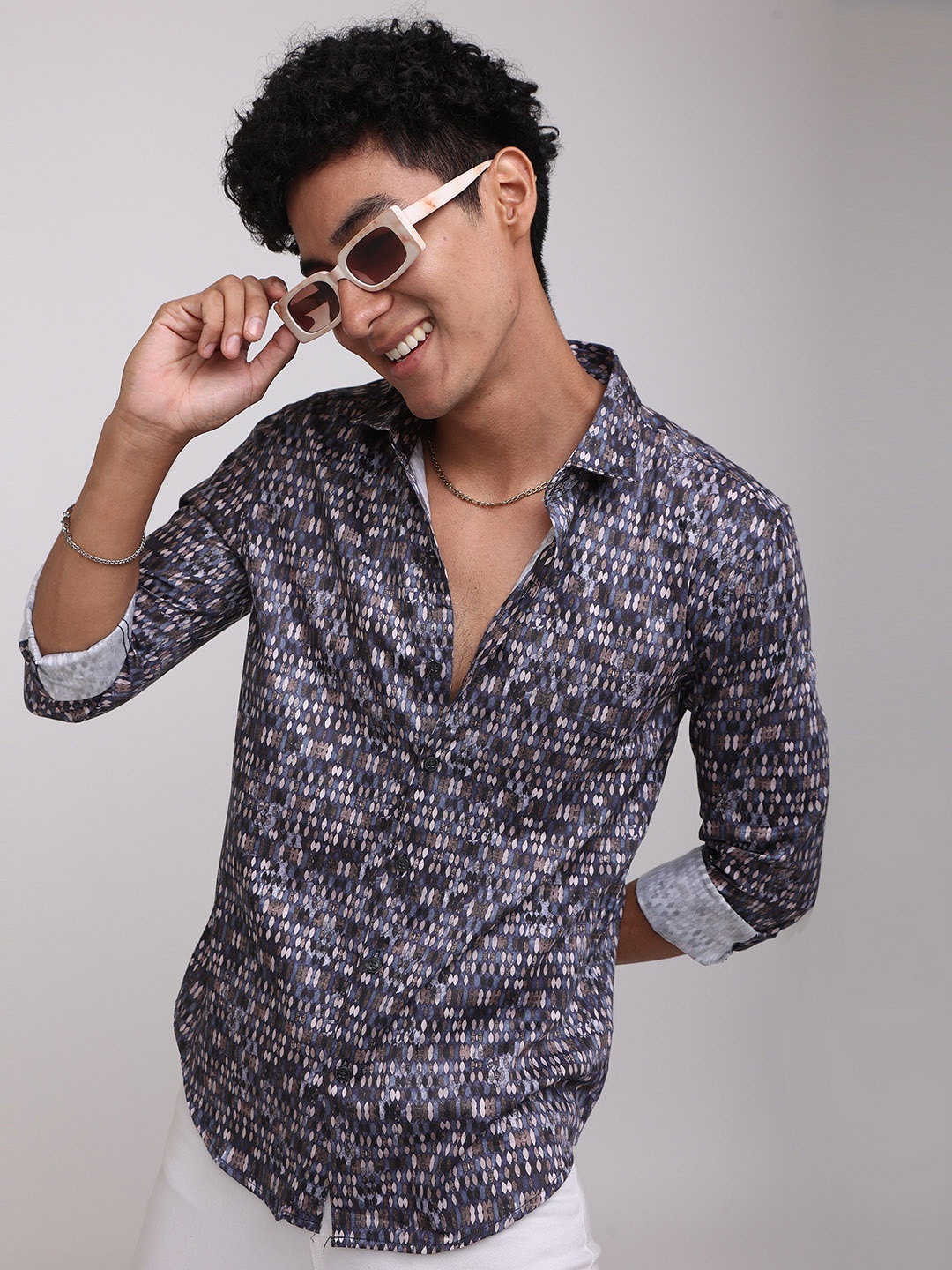 Snitch Men Brown & Off White Geometric Printed Slim Fit Cotton Casual Shirt
Snitch Men Brown & Off White Geometric Printed Slim Fit Cotton Casual Shirt