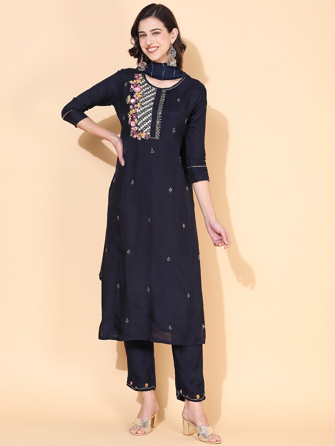 FASHOR Women Navy Blue Floral Embroidered Beads and Stones Kurta with Trousers & With Dupatta
FASHOR Women Navy Blue Floral Embroidered Beads and Stones Kurta with Trousers & With Dupatta