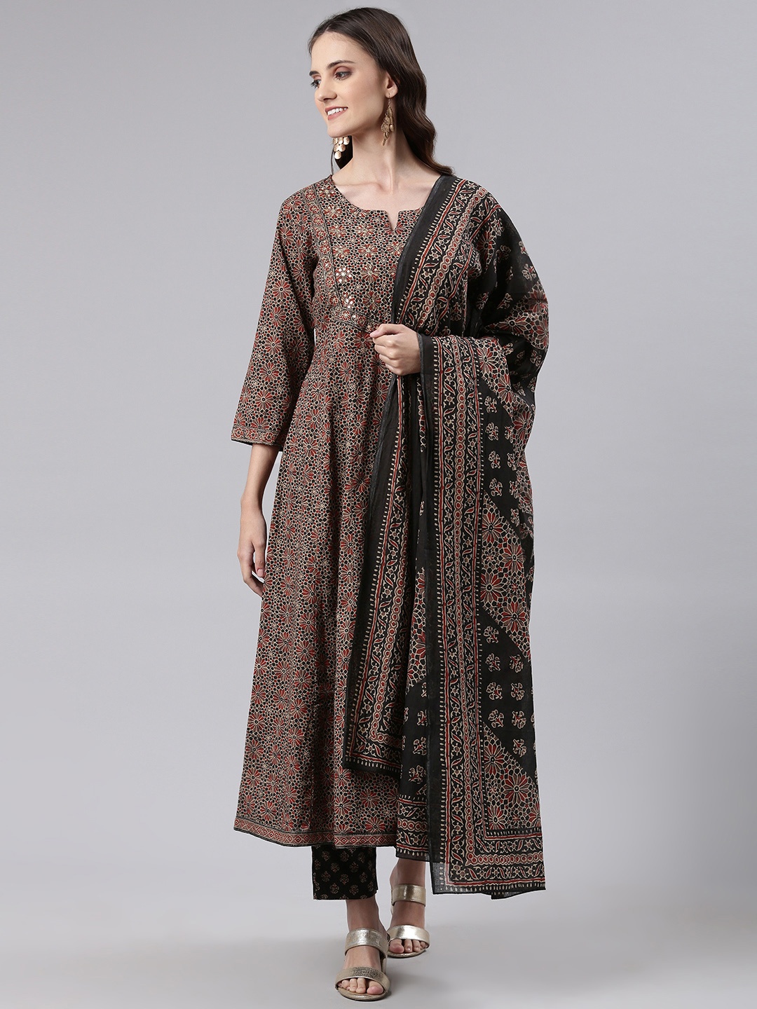 Readiprint Fashions Women Ethnic Motifs Printed Pure Cotton Kurta With Trousers & Dupatta, Black
Readiprint Fashions Women Ethnic Motifs Printed Pure Cotton Kurta With Trousers & Dupatta, Black