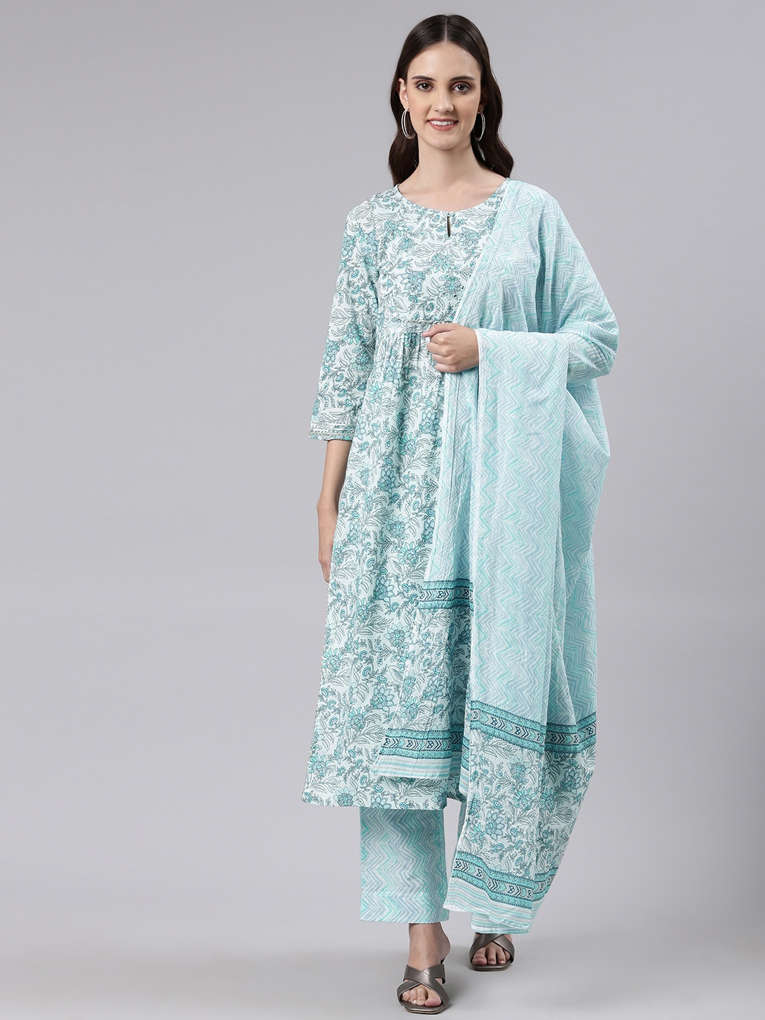 Readiprint Fashions Women Floral Printed Pure Cotton Kurta with Trousers & With Dupatta, Blue
Readiprint Fashions Women Floral Printed Pure Cotton Kurta with Trousers & With Dupatta, Blue