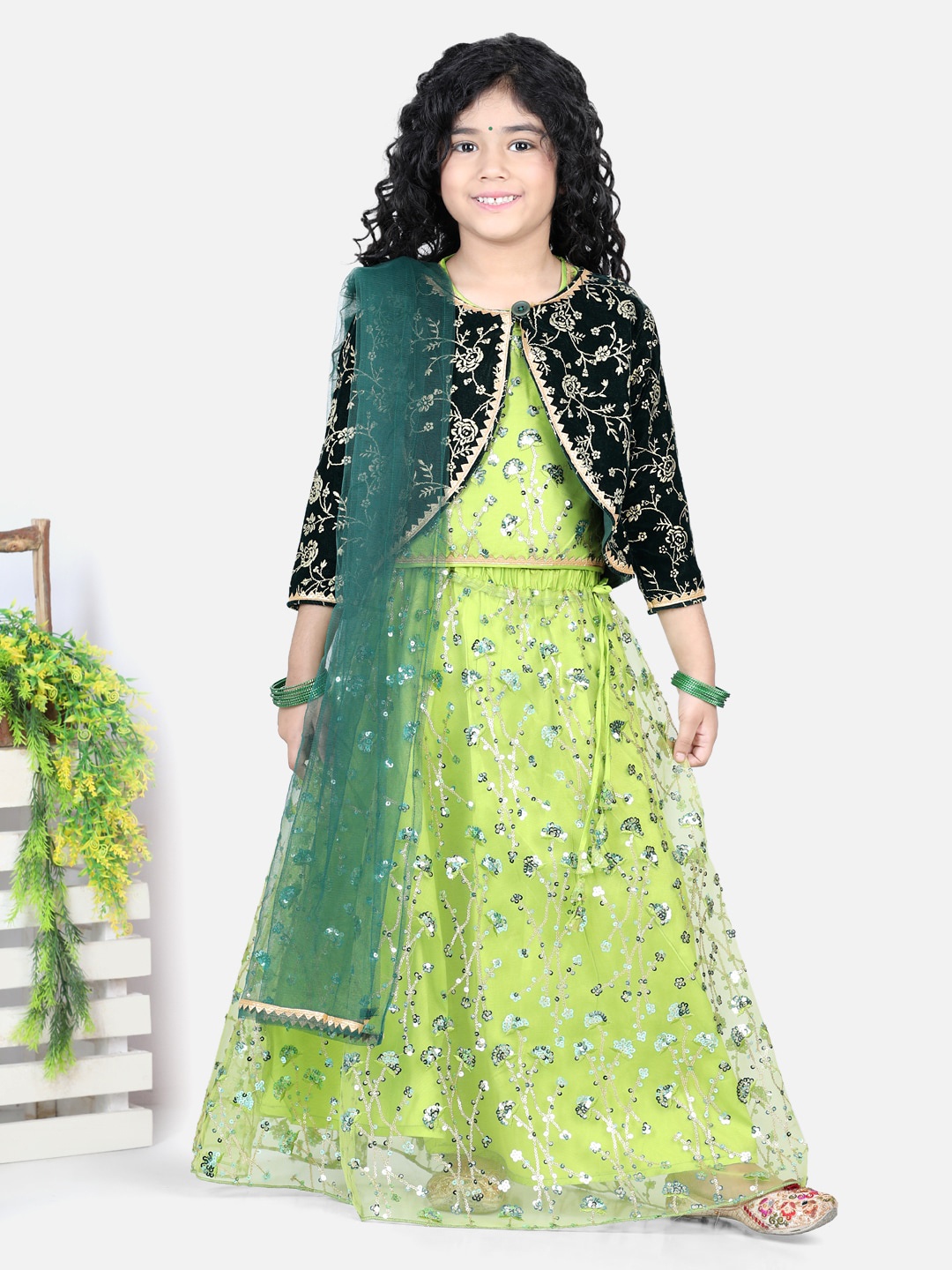 BownBee Girls Green & Silver-Toned Embellished Mirror Work Ready to Wear Lehenga & Blouse With Dupatta
BownBee Girls Green & Silver-Toned Embellished Mirror Work Ready to Wear Lehenga & Blouse With Dupatta