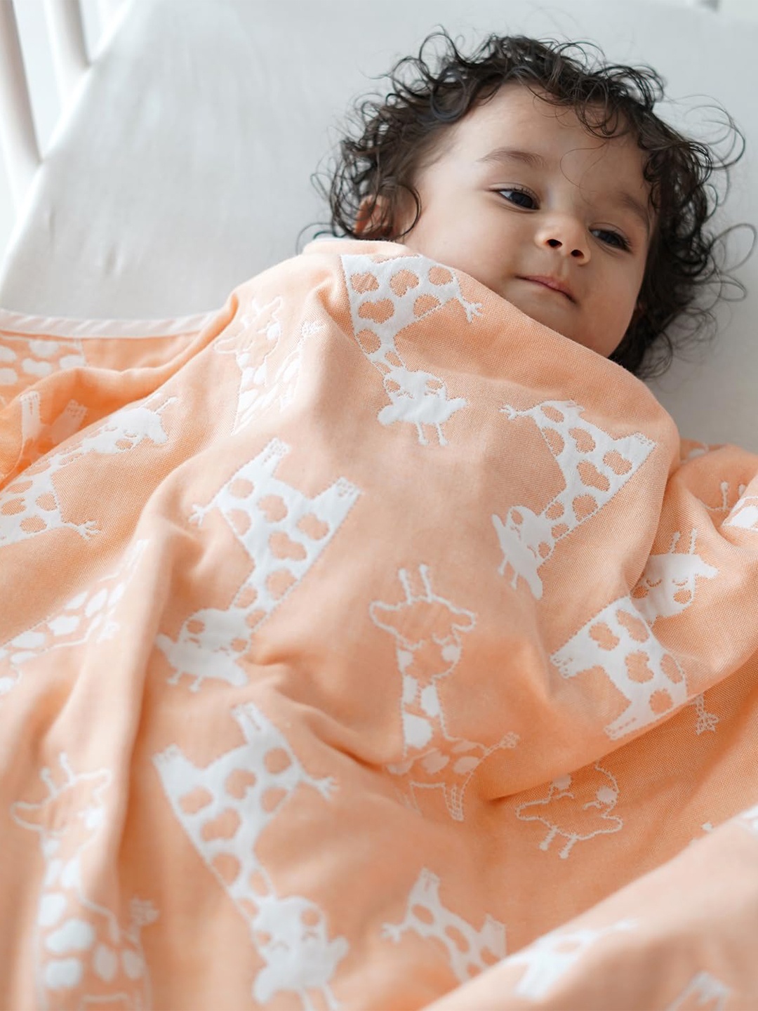 TIDY SLEEP Peach-Coloured & White Geometric Mild Winter 210 GSM Cotton Single Bed Dohar
TIDY SLEEP Peach-Coloured & White Geometric Mild Winter 210 GSM Cotton Single Bed Dohar