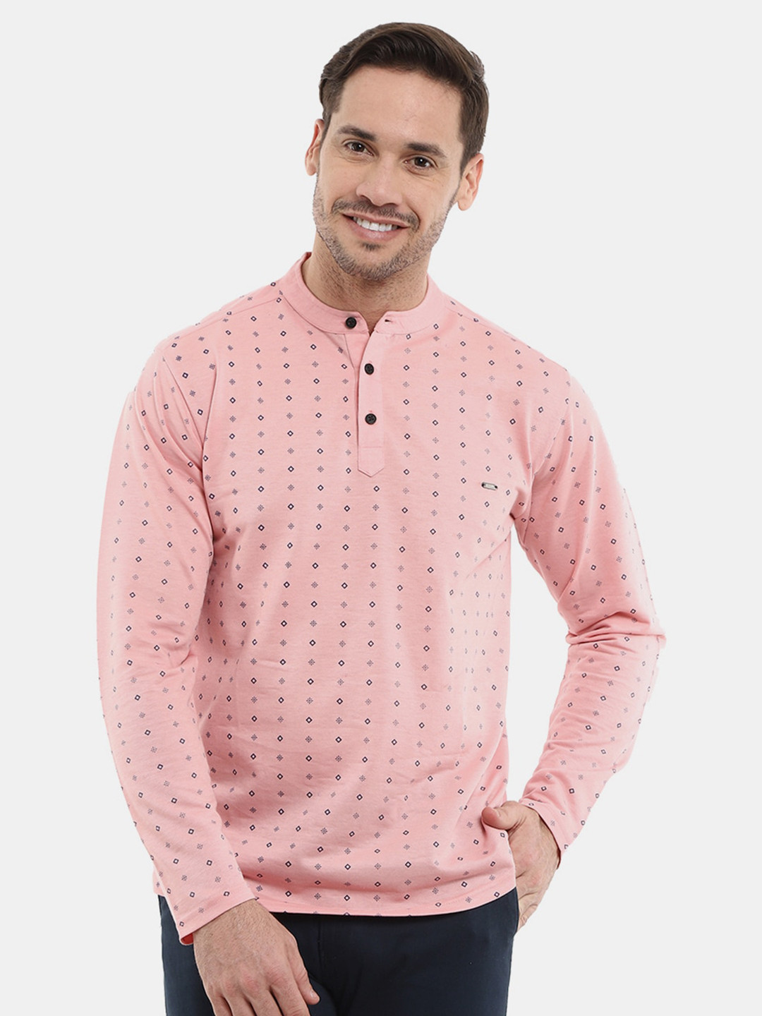 V-Mart Men Pink Printed Mandarin Collar T-shirt 
V-Mart Men Pink Printed Mandarin Collar T-shirt