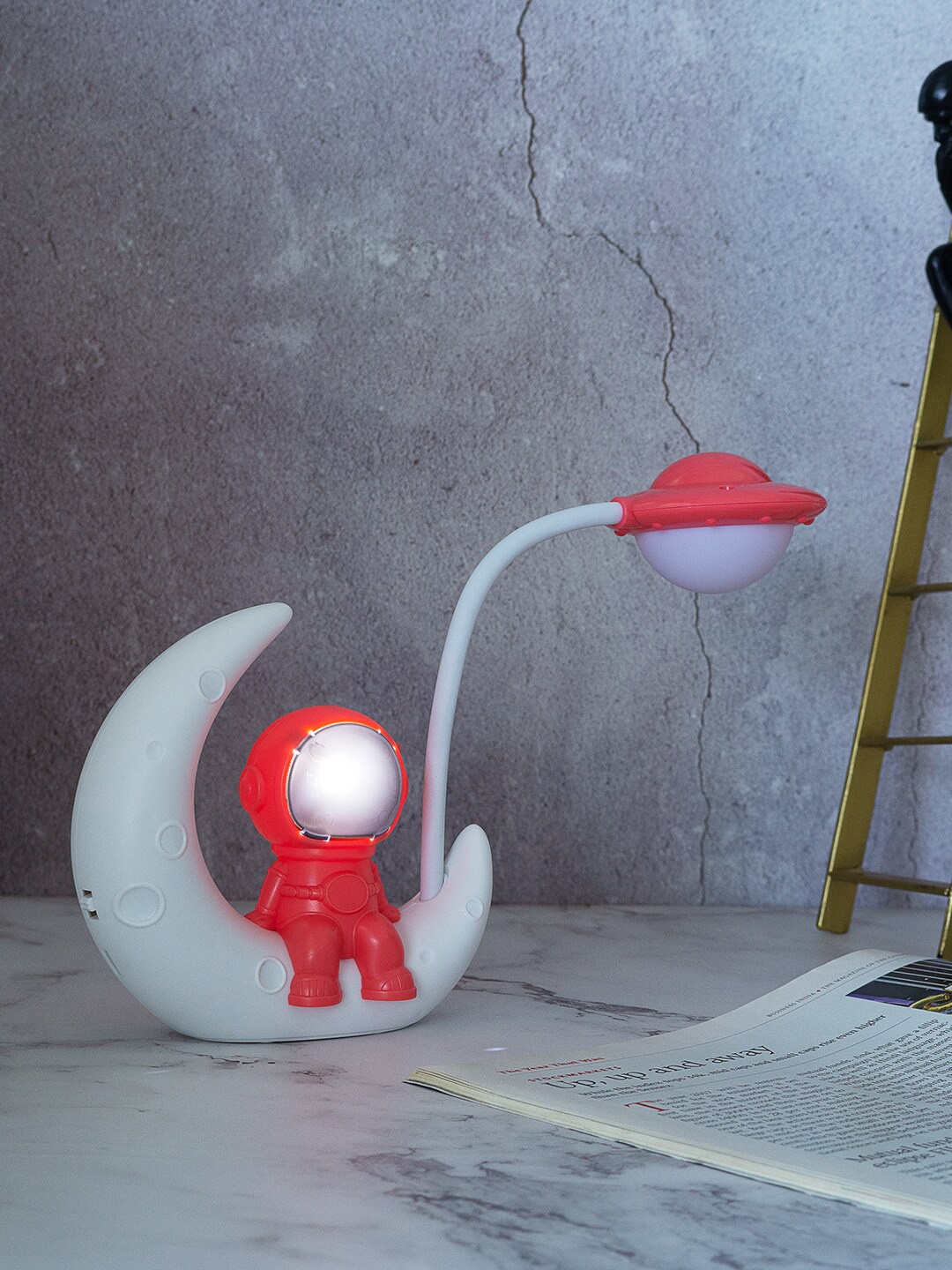 Golden Peacock Kids Red & White Acrylic 360 Degree Rotating LED Astronaut Desk Study Lamp
Golden Peacock Kids Red & White Acrylic 360 Degree Rotating LED Astronaut Desk Study Lamp