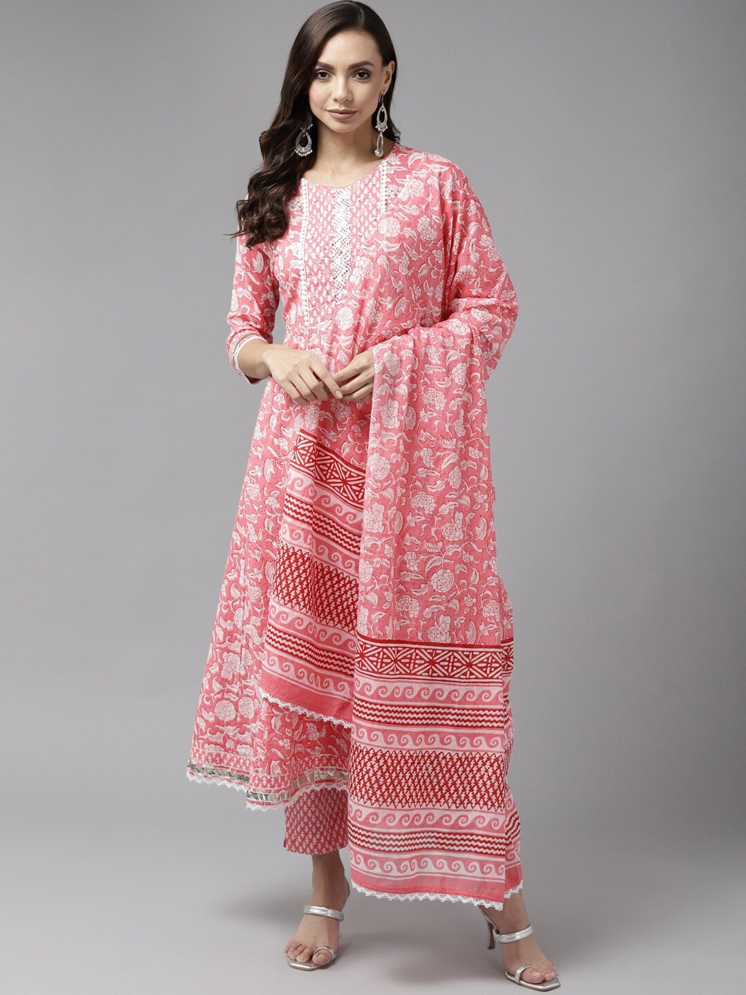 Amirah s Women Pink Floral Printed Gotta Patti Pure Cotton Kurta with Trousers & Dupatta
Amirah s Women Pink Floral Printed Gotta Patti Pure Cotton Kurta with Trousers & Dupatta
