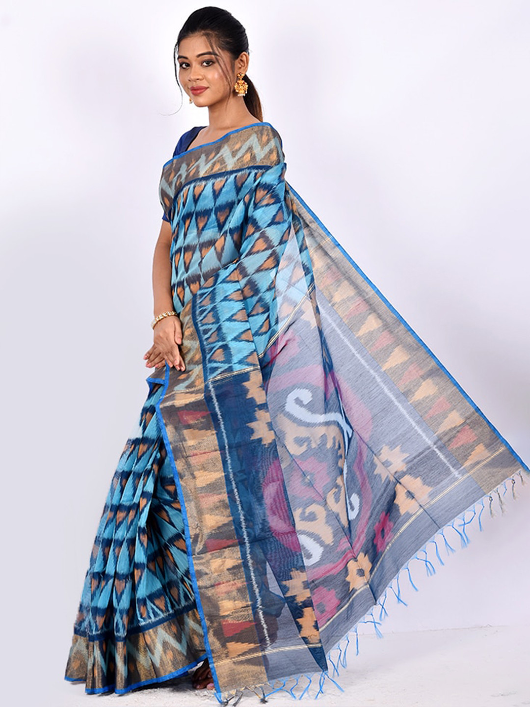 AllSilks Navy Blue & Copper-Toned Pure Cotton Saree
AllSilks Navy Blue & Copper-Toned Pure Cotton Saree