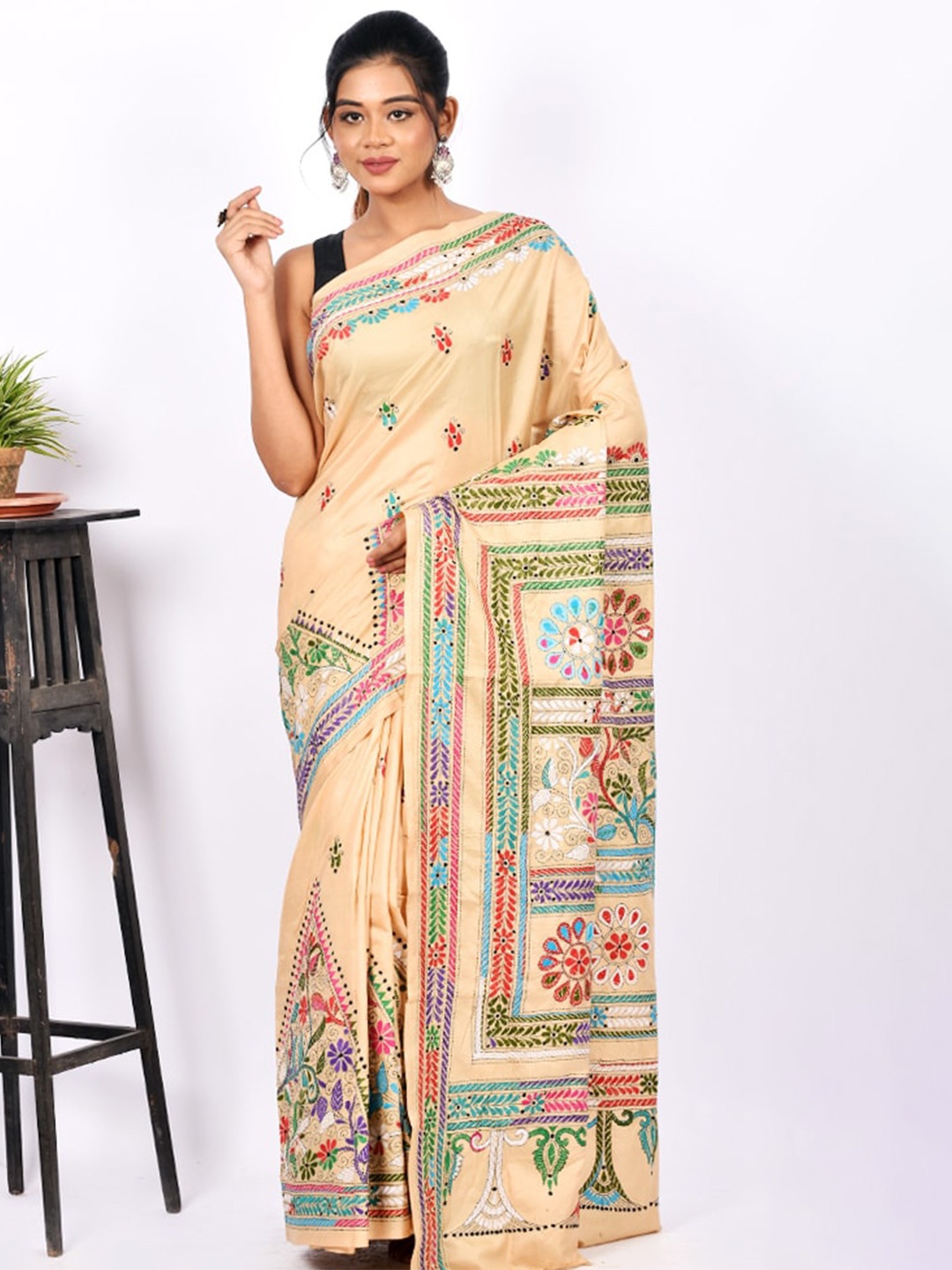 AllSilks Cream-Coloured & Green Kantha Embroidered Pure Silk Murshidabad silk Saree
AllSilks Cream-Coloured & Green Kantha Embroidered Pure Silk Murshidabad silk Saree