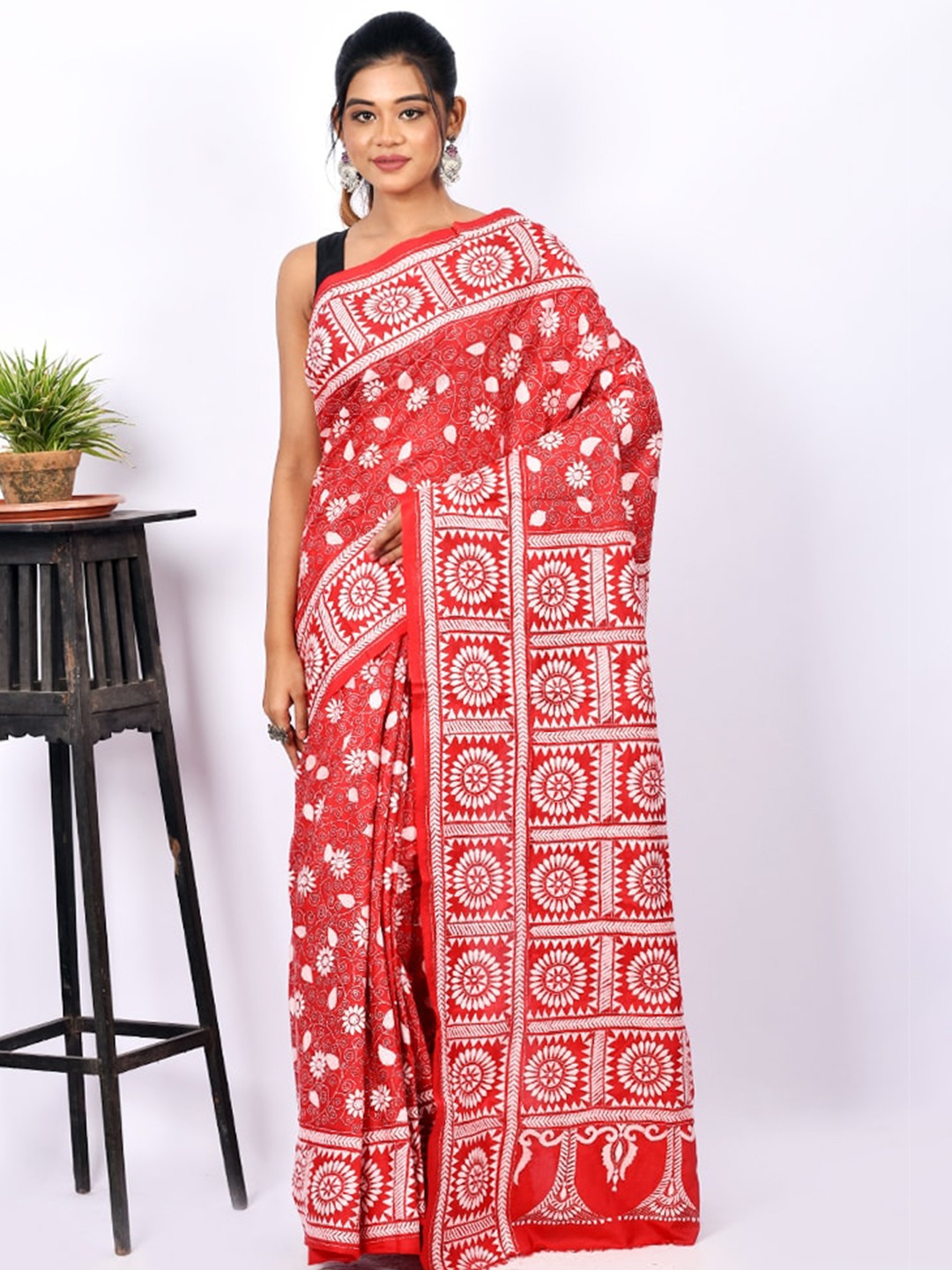 AllSilks Red & White Floral Kantha Embroidered Pure Silk Murshidabad silk Saree
AllSilks Red & White Floral Kantha Embroidered Pure Silk Murshidabad silk Saree