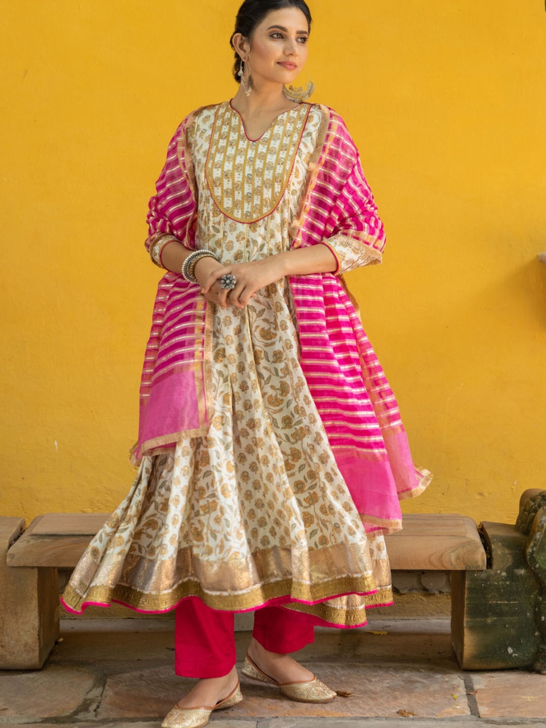 MYAARA Women Off White Floral Embroidered Gotta Patti Kurta with Trousers & With Dupatta
MYAARA Women Off White Floral Embroidered Gotta Patti Kurta with Trousers & With Dupatta