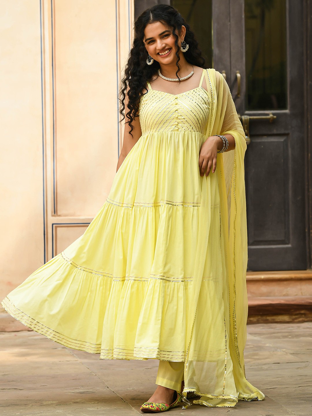 Bunaai Women Yellow Tiered Gotta Patti Pure Cotton Kurta with Trousers & With Dupatta
Bunaai Women Yellow Tiered Gotta Patti Pure Cotton Kurta with Trousers & With Dupatta