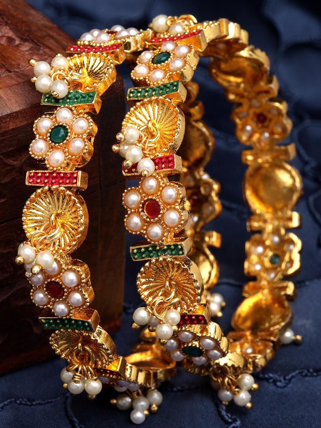 KARATCART Set of 2 Gold-Plated Red & Green Kundan Studded & Pearl Beaded Rajwadi Temple Bangles
KARATCART Set of 2 Gold-Plated Red & Green Kundan Studded & Pearl Beaded Rajwadi Temple Bangles
